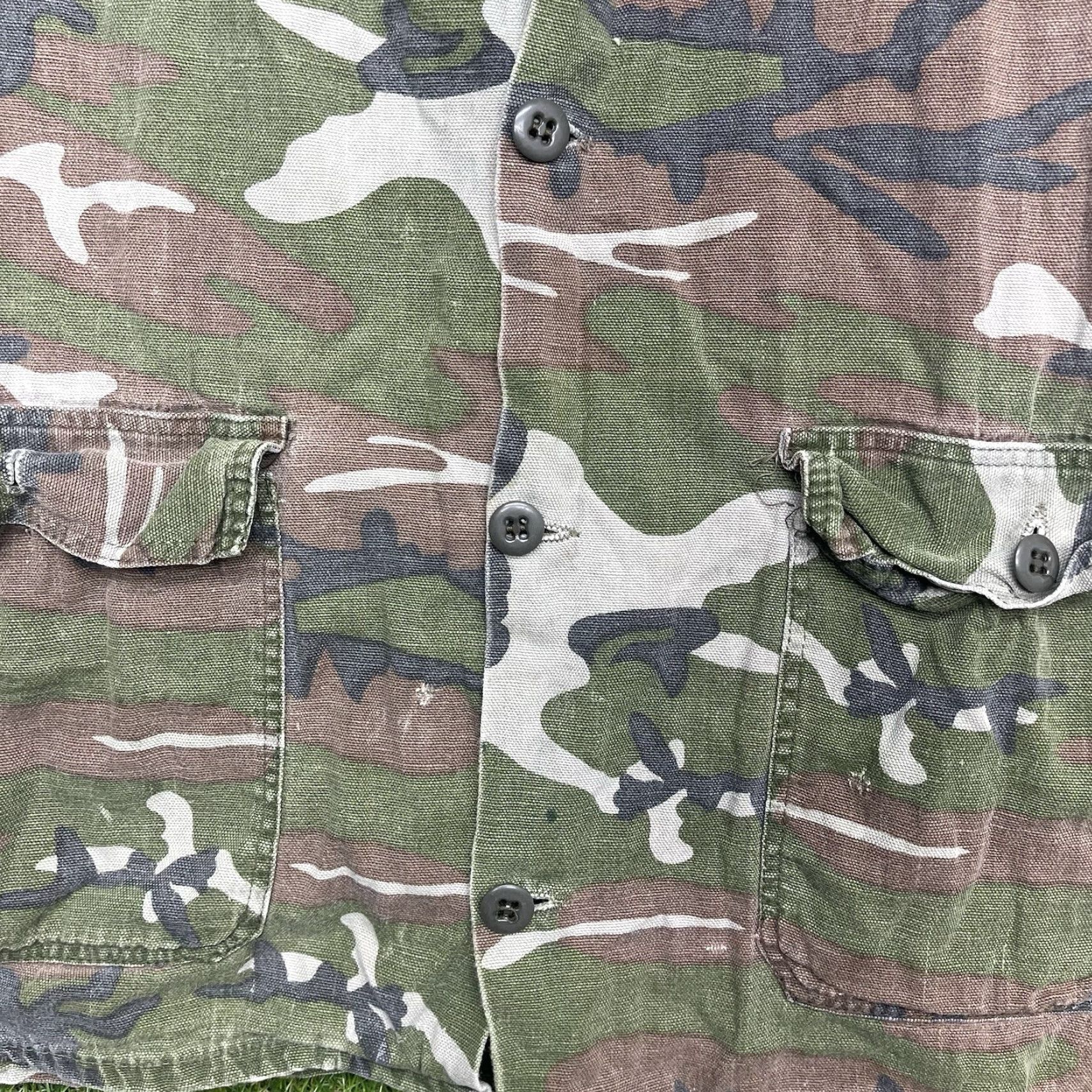Vintage VINTAGE Chief Camouflage Hunting Jacket Mens L Brown Green 60s Button-Up Pockets Army Coat 60s Theme Mens Size US L / EU 52-54 / 3 - 3 Thumbnail