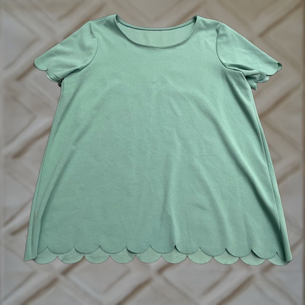 Vintage **Green Round Neck Short Sleeve Tunic Blouse Womens 2X** User: **Green Round Neck Short Sleeve Tunic Blouse - Womens 2X** Size XXL / US 16-18 / IT 52-54 - 1 Thumbnail
