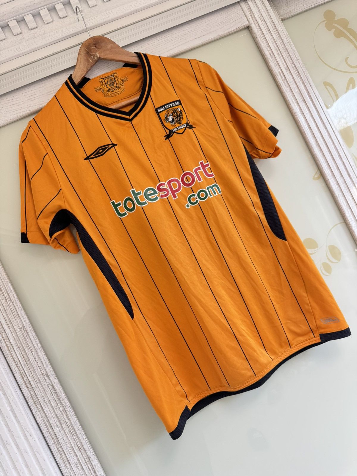 Umbro Hull City 2009-2010 Home Soccer Jersey Football Kit Shirt Size US M / EU 48-50 / 2 - 4 Thumbnail