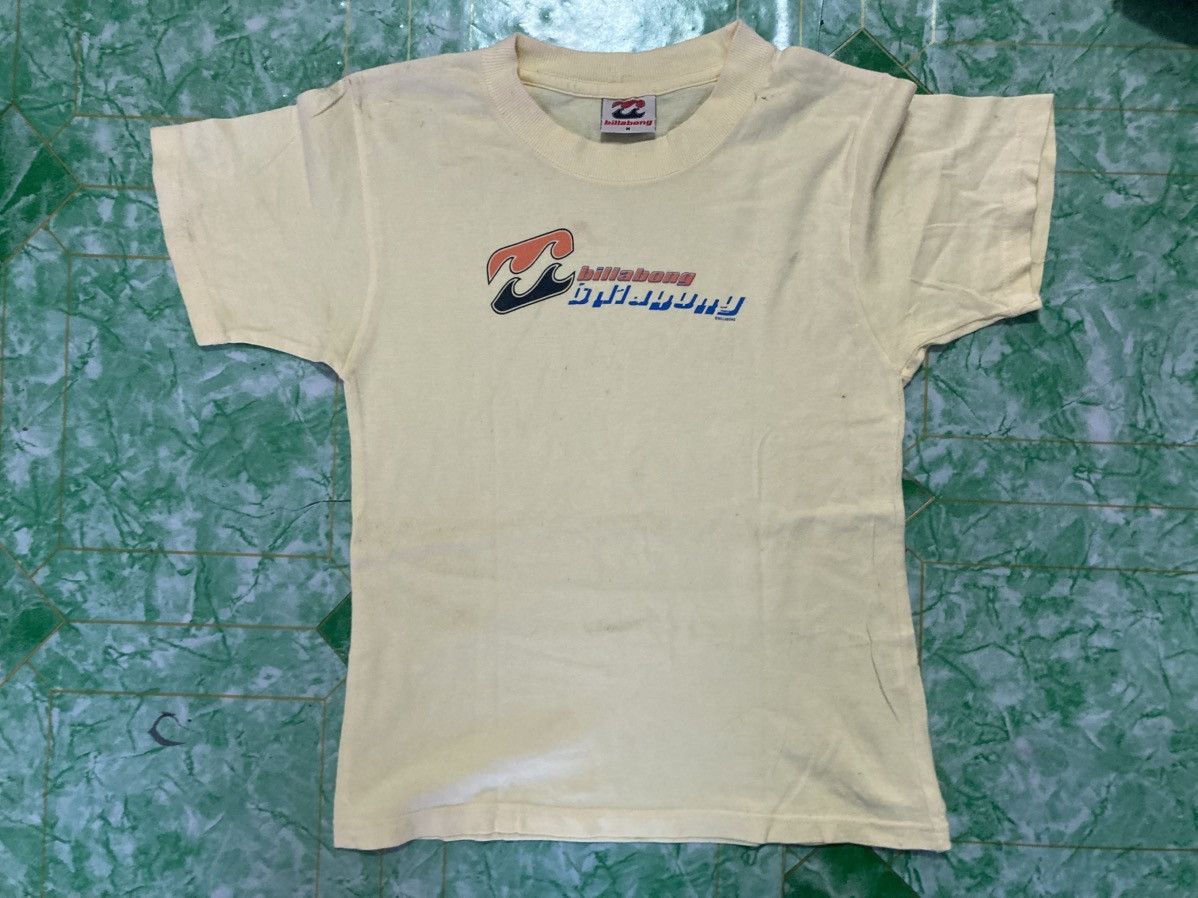 Billabong Vintage Billabong Woman Tshirt Size M / US 6-8 / IT 42-44 - 1 Thumbnail