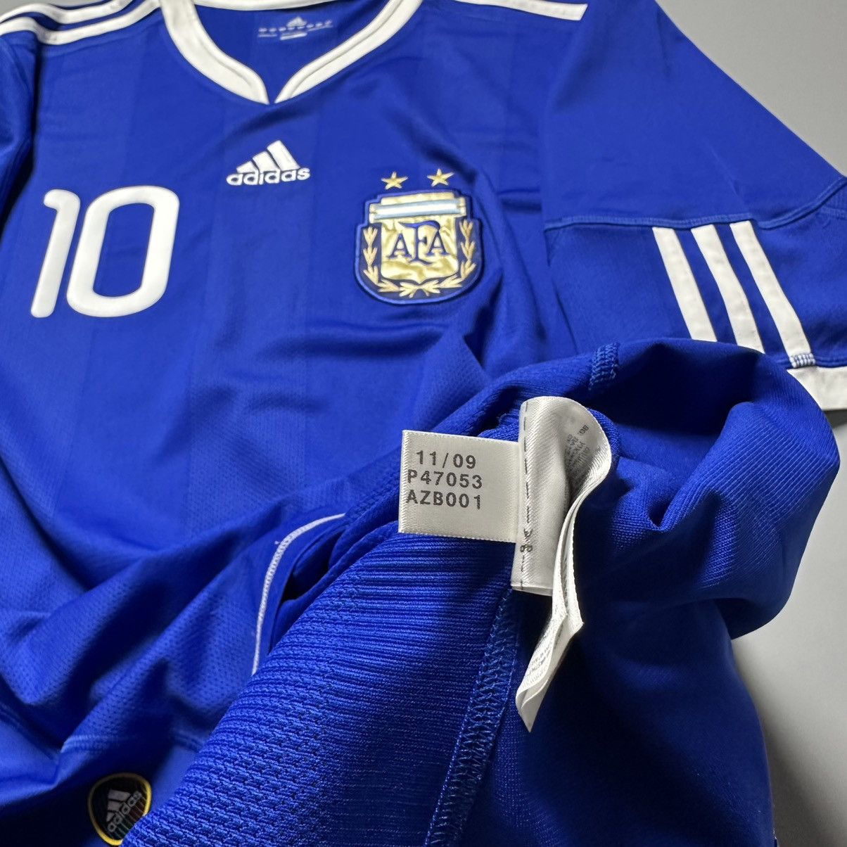 Adidas ARGENTINA ADIDAS 2010 WORLD CUP SOCCER AWAY JERSEY #10 MESSI Size US L / EU 52-54 / 3 - 15 Thumbnail