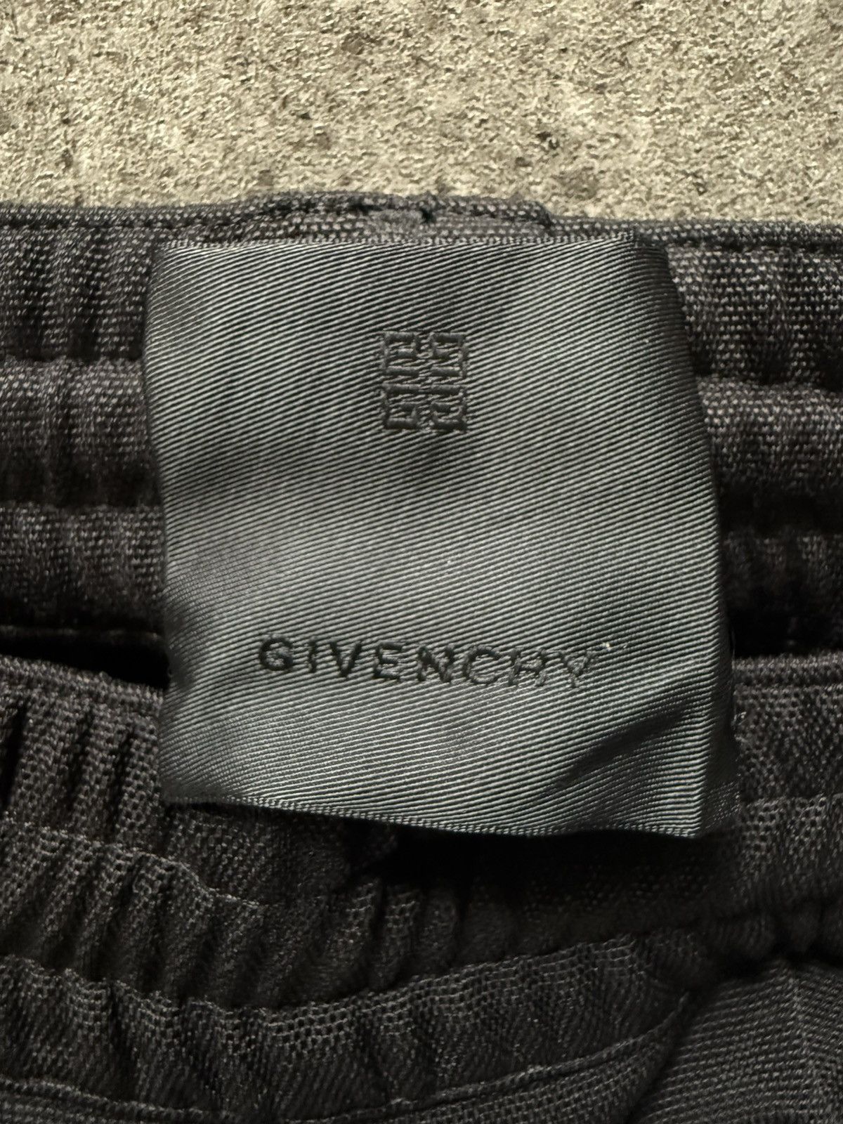 Givenchy GIVENCHY MENS BLACK SHORTS SIZE L Size US 36 / EU 52 - 3 Thumbnail
