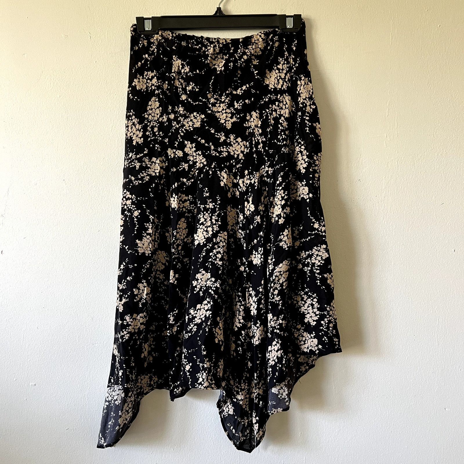 Michael Kors Michael Kors size 2 black beige midi skirt 100% silk C10 Size 26" / US 2 / IT 38 - 2 Thumbnail