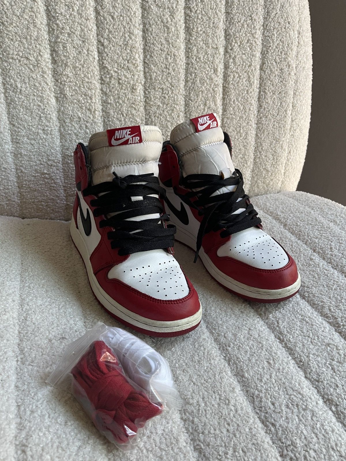 Nike Nike Air Jordan 1 High Chicago (2015) Size US 8 / IT 38 - 12 Thumbnail