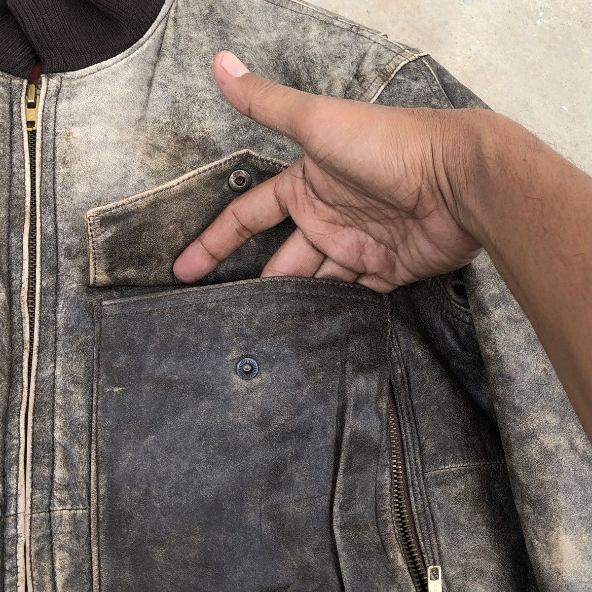Vintage Vintage Sun Faded Cow Leather A-2 Bomber Jacket Size US M / EU 48-50 / 2 - 9 Thumbnail