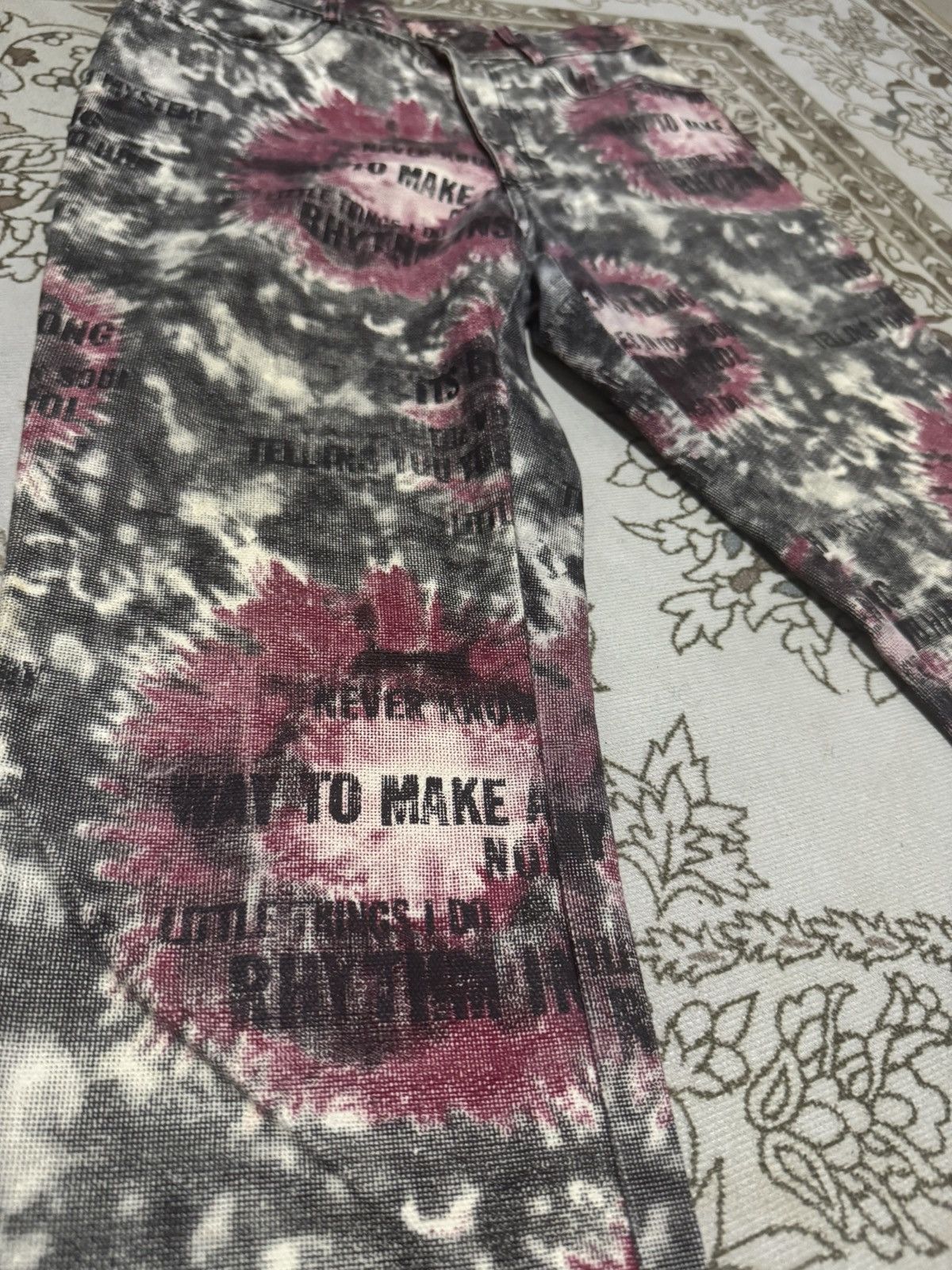 Jean Paul Gaultier Y2K 🔥 Algonquins Wording Punk Not Dead Tie Dye Flare Jeans Size US 28 / EU 44 - 4 Thumbnail