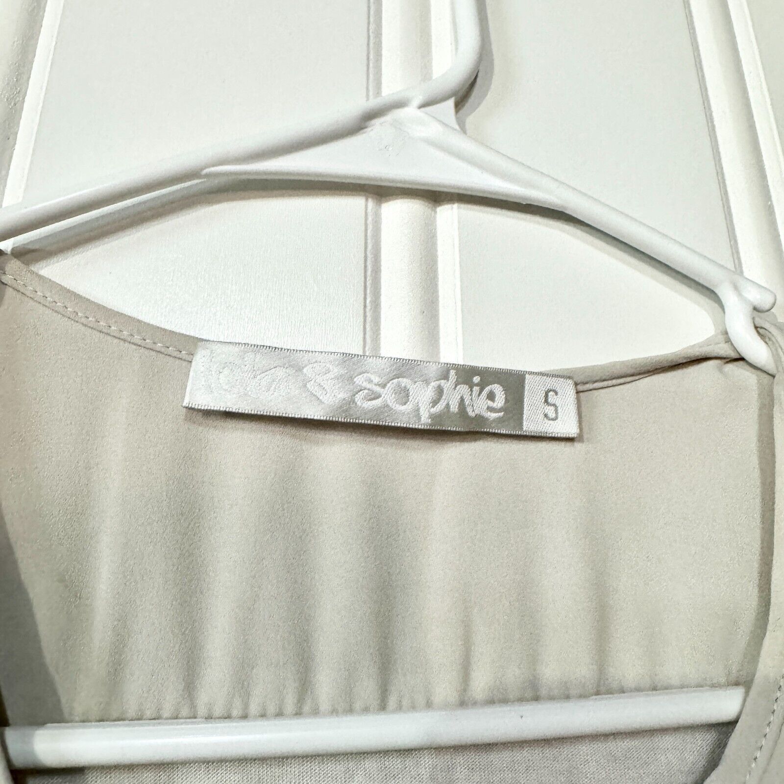 LOLA + SOPHIE Lola & Sophie Top Silver V Neck Long Sleeve Blouse Sz Small Size S / US 4 / IT 40 - 2 Thumbnail