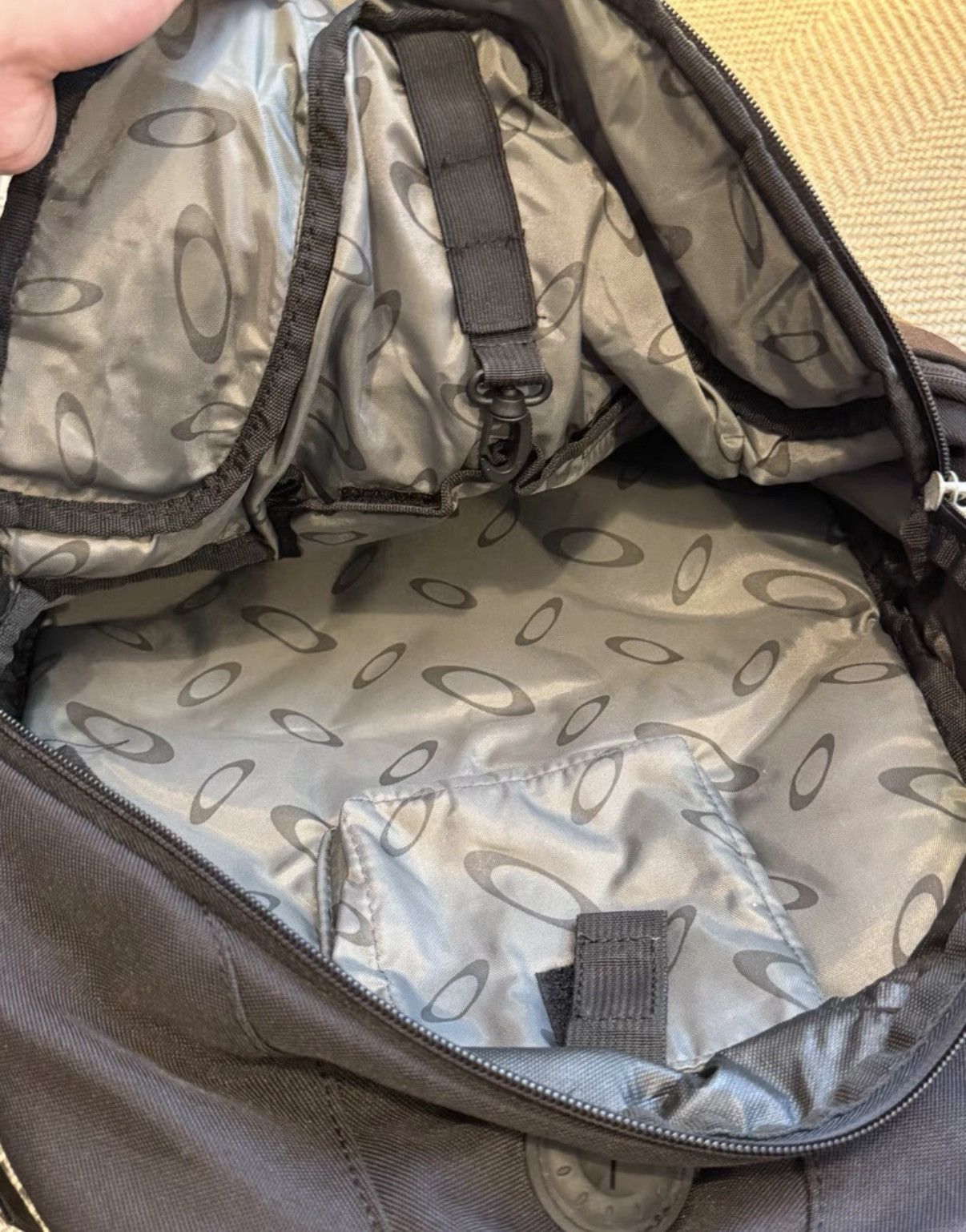 Oakley Oakley Software Armor Small Backpack, Stud Design K24 Size ONE SIZE - 8 Thumbnail