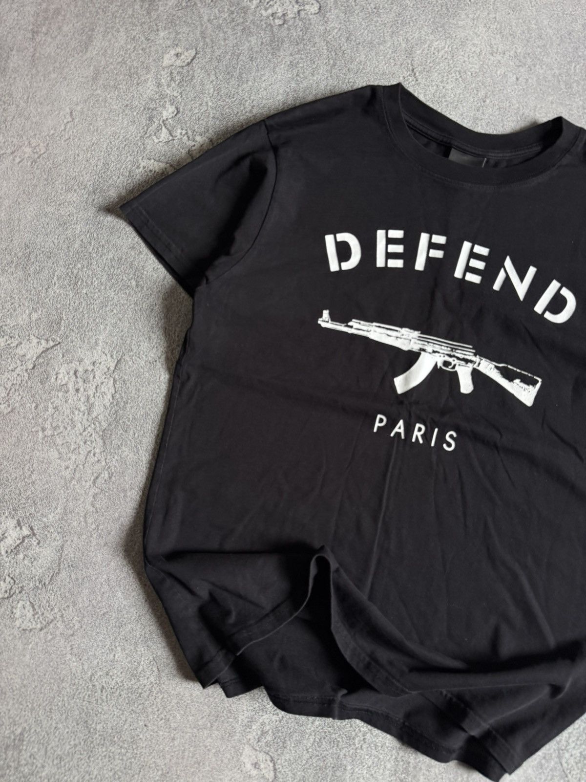 DEFEND PARIS Defend Paris M big logo Kalashnikov AK-47 tee tshirt Size US M / EU 48-50 / 2 - 2 Thumbnail