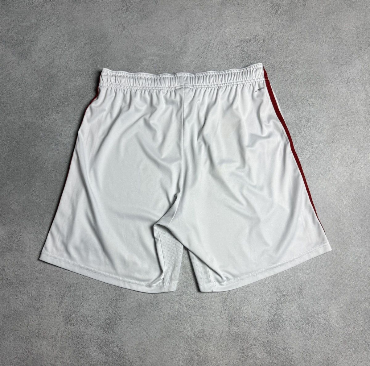 Adidas Manchester United 2019 2020 Home Soccer Shorts Adidas Size US 34 / EU 50 - 2 Thumbnail