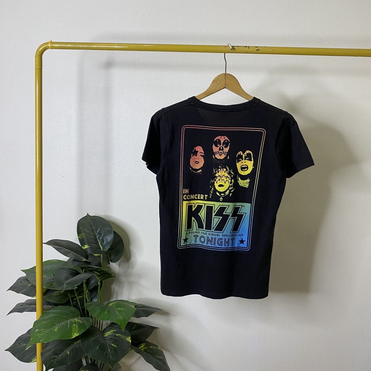 KISS Vintage 2011 Kiss Rock Band In Concert Band T Shirt Size US S / EU 44-46 / 1 - 6 Thumbnail