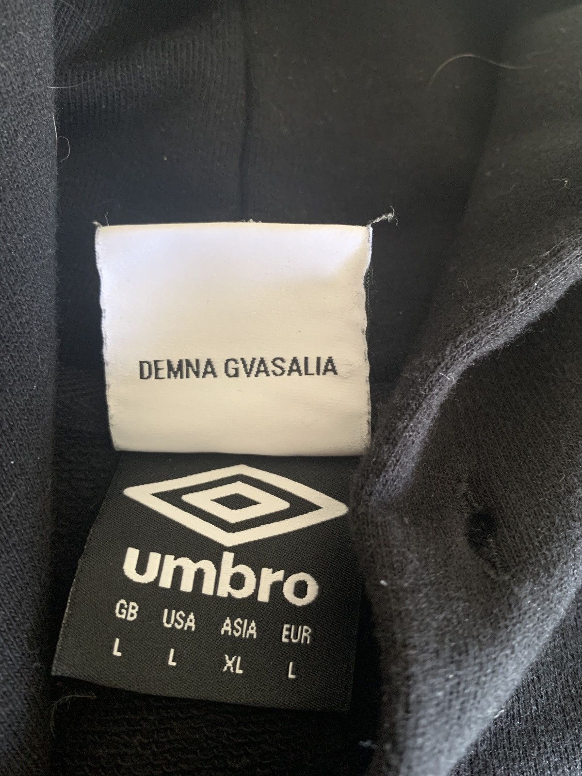 Vetements VETEMENTS X UMBRO 2018 COLLAB DEMNA GVASALIA HOODIE Size US L / EU 52-54 / 3 - 4 Thumbnail