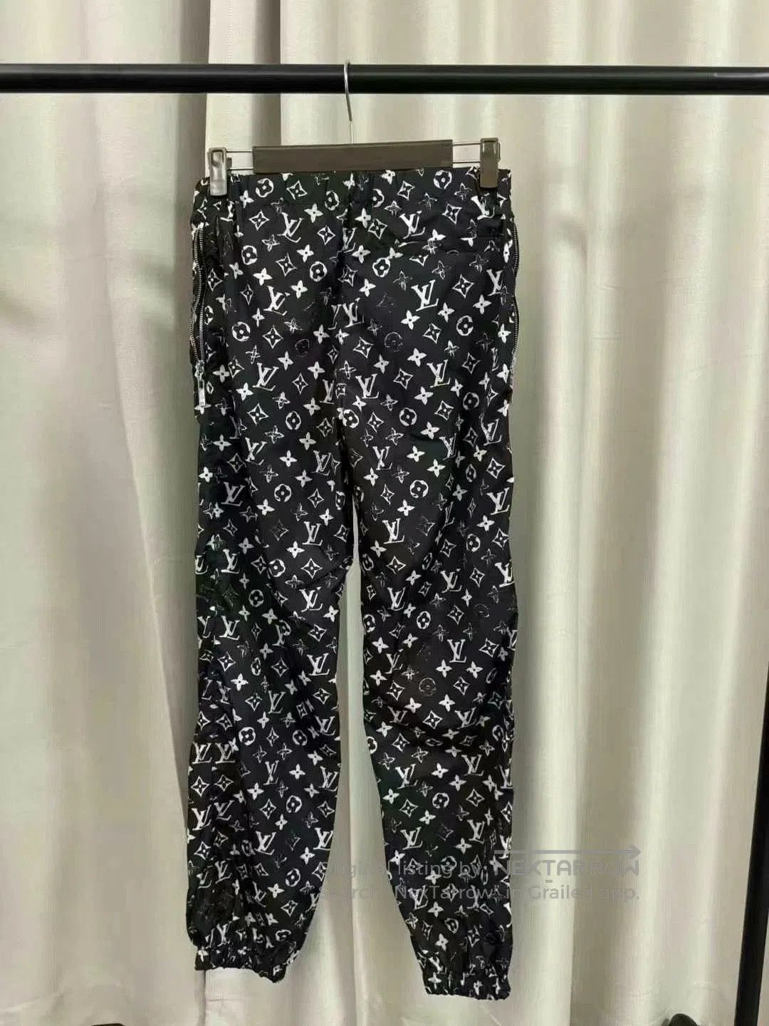 Louis Vuitton louis vuitton black logo printed joggers. Size US 34 / EU 50 - 2 Thumbnail