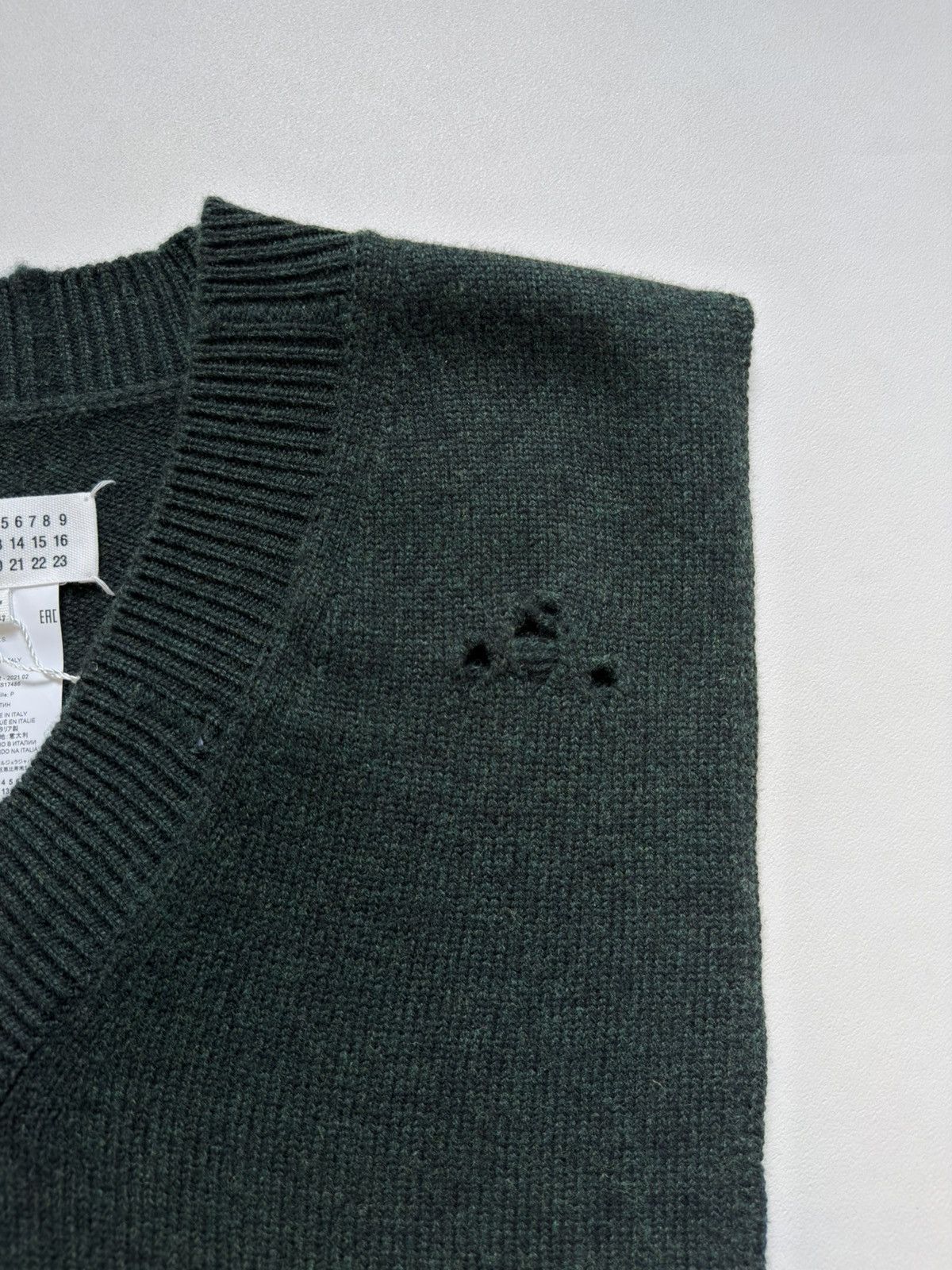 Maison Margiela A/W 21 Distressed Wool Sweater Vest Size US S / EU 44-46 / 1 - 7 Thumbnail