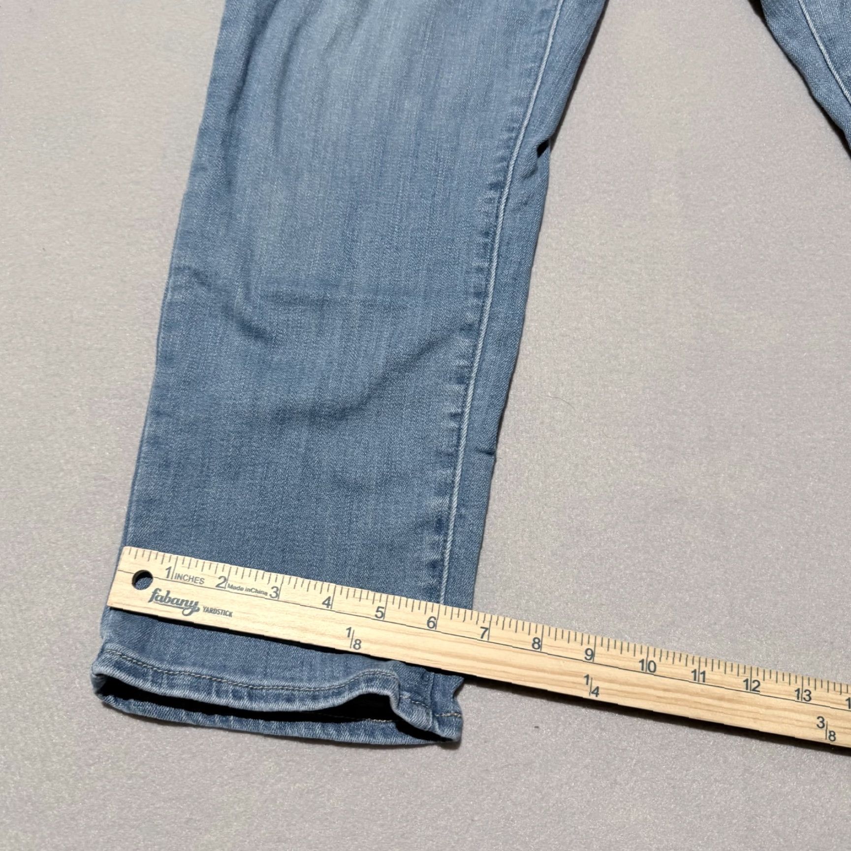 Levi's Levi's 724 High-Rise Straight Jeans Women Medium Wash Blue Denim Distressed - 31 Modern Distressed Jeans Womens Levi's 724 Size 24" / US 00 / IT 34 - 6 Thumbnail
