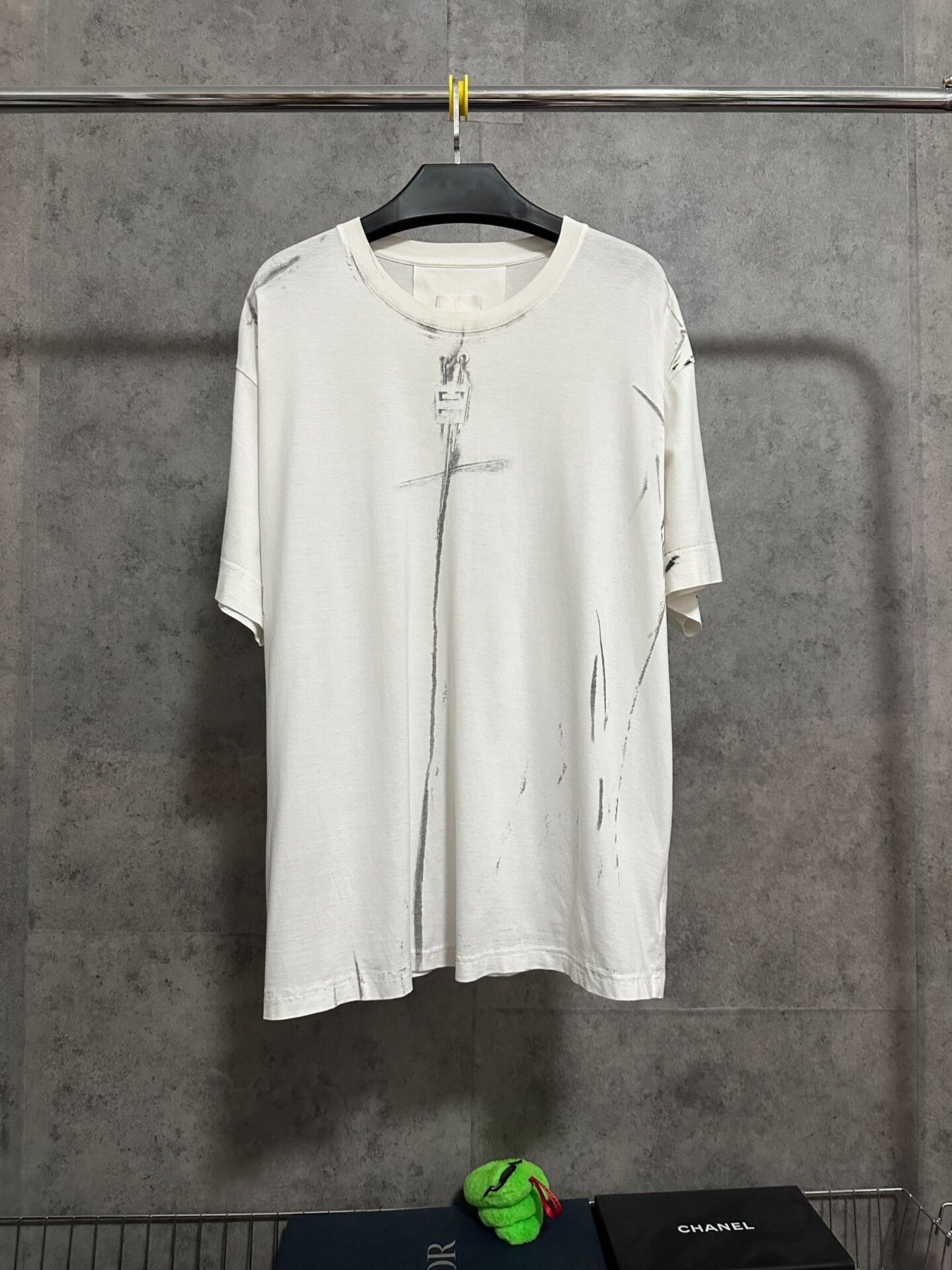 Givenchy Givenchy Logo Graffiti Short Sleeve T-Shirt Size US L / EU 52-54 / 3 - 1 Thumbnail
