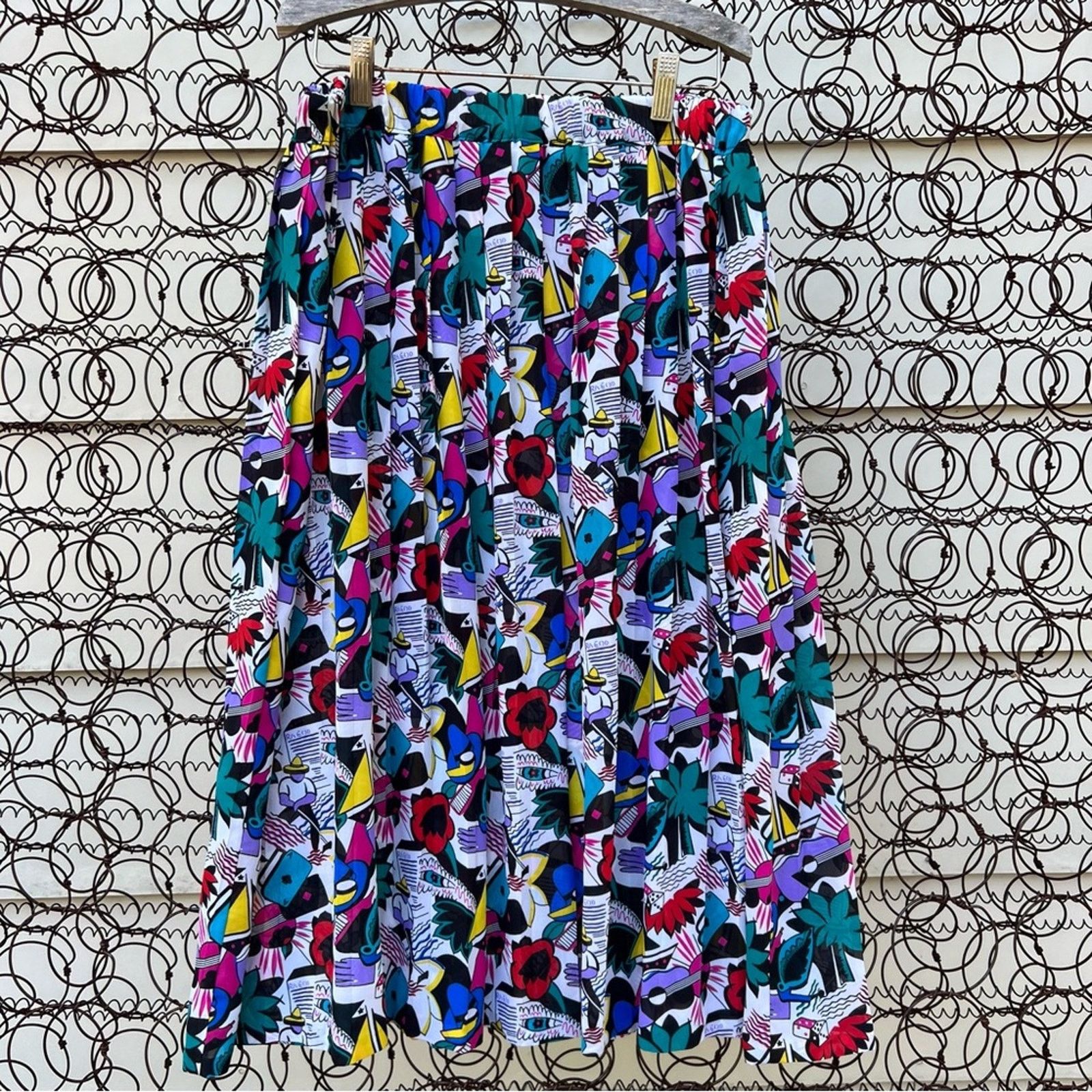 Vintage DianeVonFurstenberg pop art comic graffiti Perma pleat skirt Size 30" / US 8 / IT 44 - 1 Thumbnail