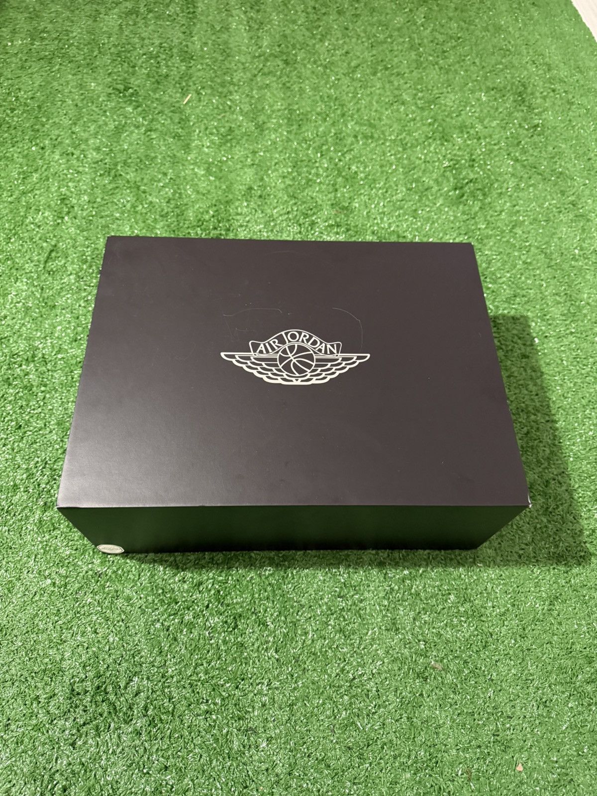 Jordan Brand WMNS AIR JORDAN 1 RETRO HI OG “Swarovski Vast Grey W13” Size US 12 / IT 42 - 7 Thumbnail