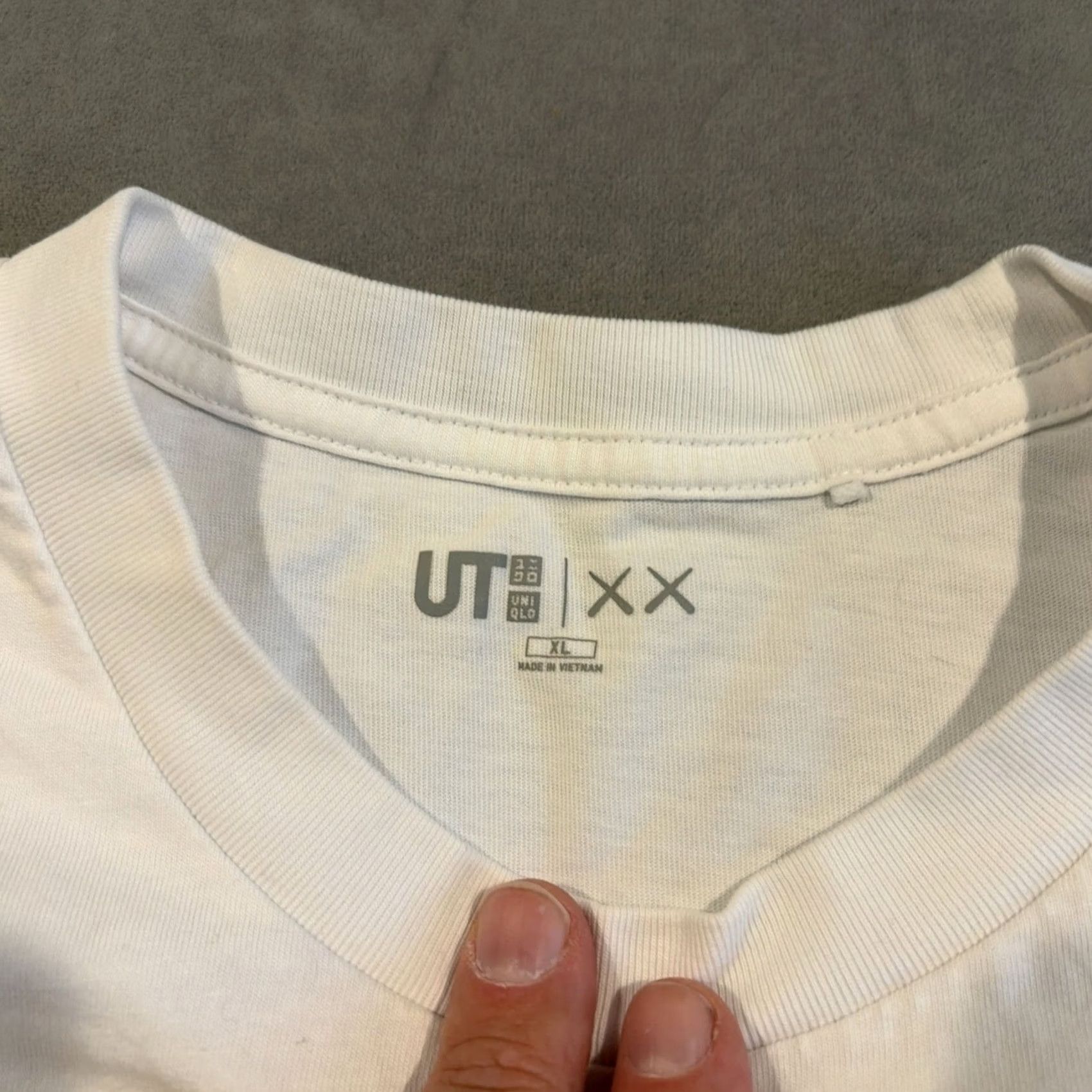 Uniqlo Uniqlo UT X KAWS - White Short Sleeve T Shirt - Men’s XL Size US XL / EU 56 / 4 - 3 Thumbnail