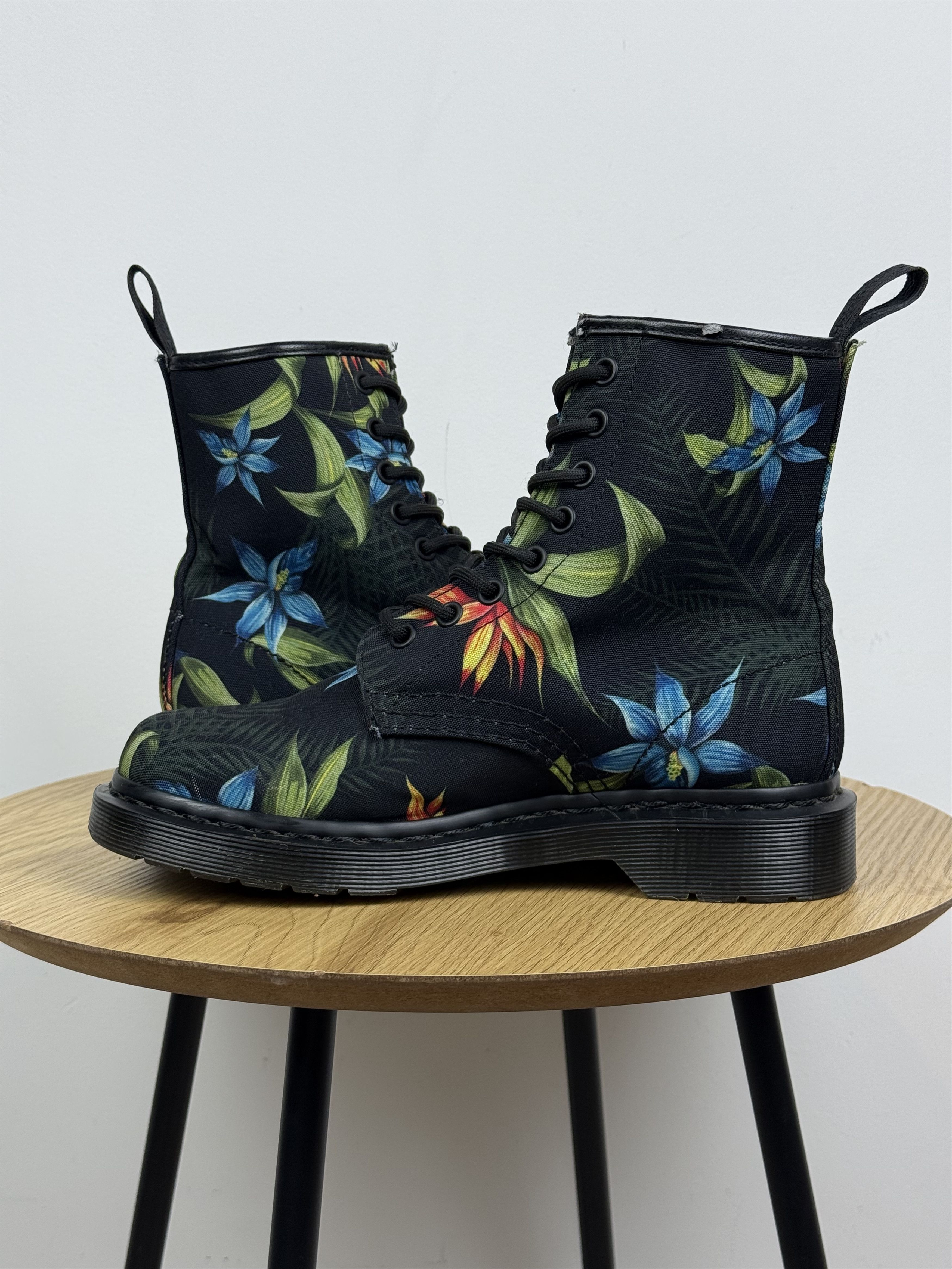 Dr. Martens Dr. Martens Hawaiian Castel Vegan Black Floral Women's EUR37 Size US 7 / IT 37 - 7 Thumbnail