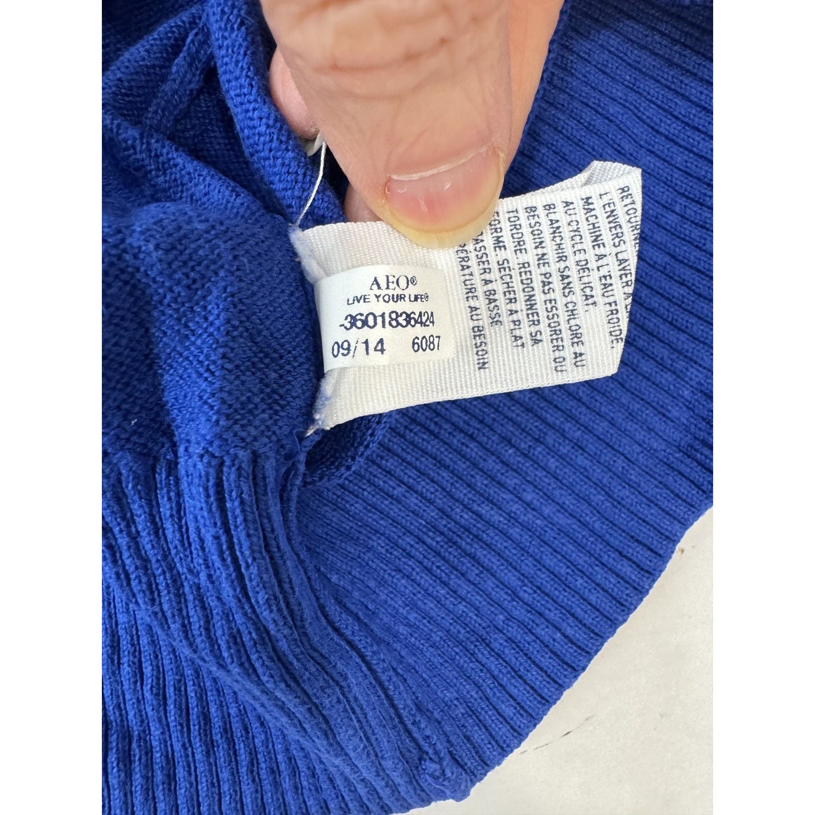 American Eagle Outfitters American Eagle Sweater Mens XXL Royal Blue Logo V-Neck Size US XXL / EU 58 / 5 - 7 Thumbnail