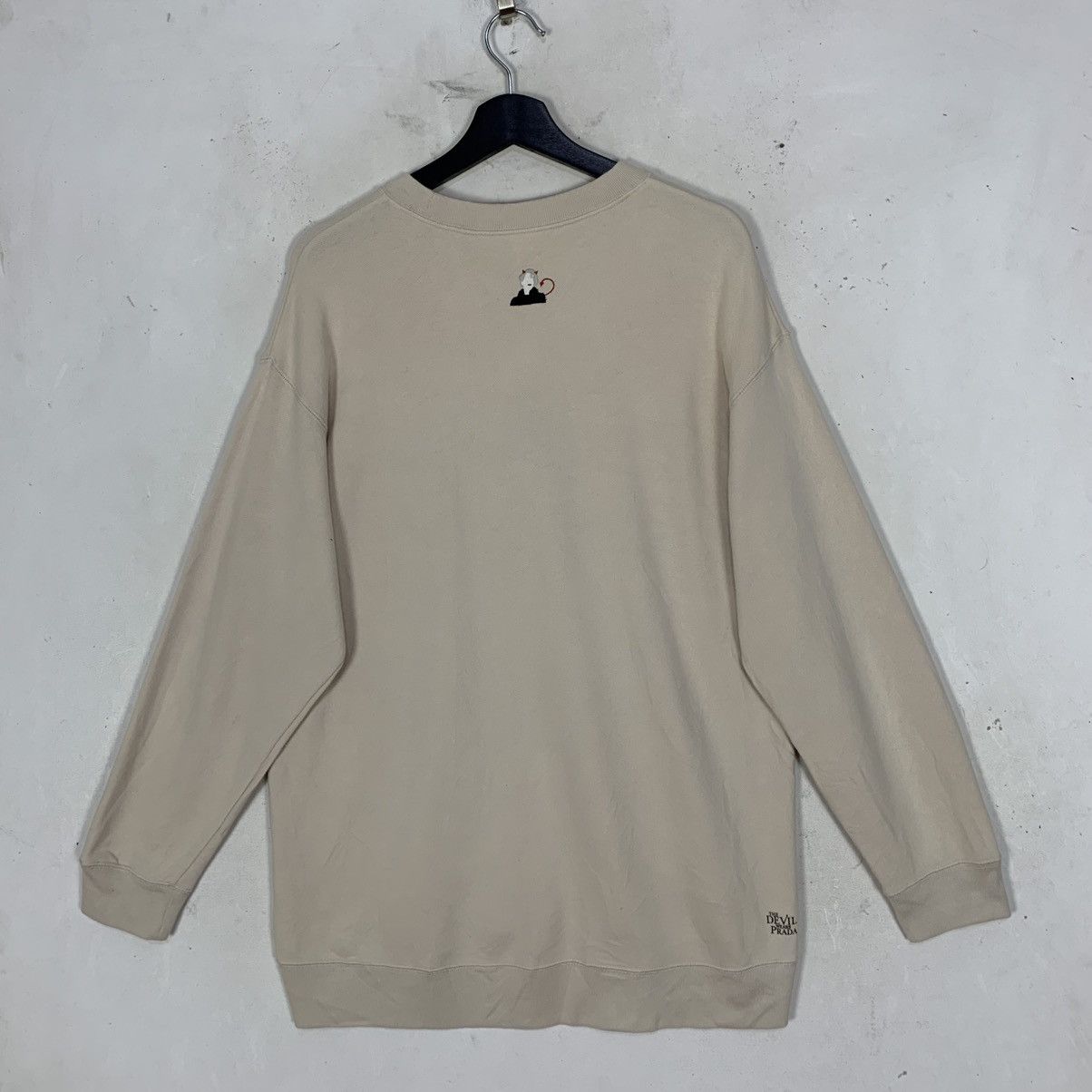 Uniqlo Uniqlo The Devil Wears Prada Movie Streetwear Sweatshirt Size US XL / EU 56 / 4 - 7 Thumbnail