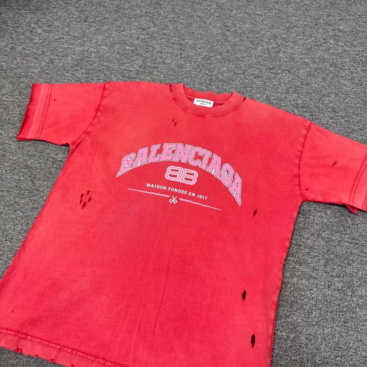 Balenciaga Balenciaga Red Distressed Ripped Print Tee XS 99New Size XS / US 0-2 / IT 36-38 - 3 Thumbnail