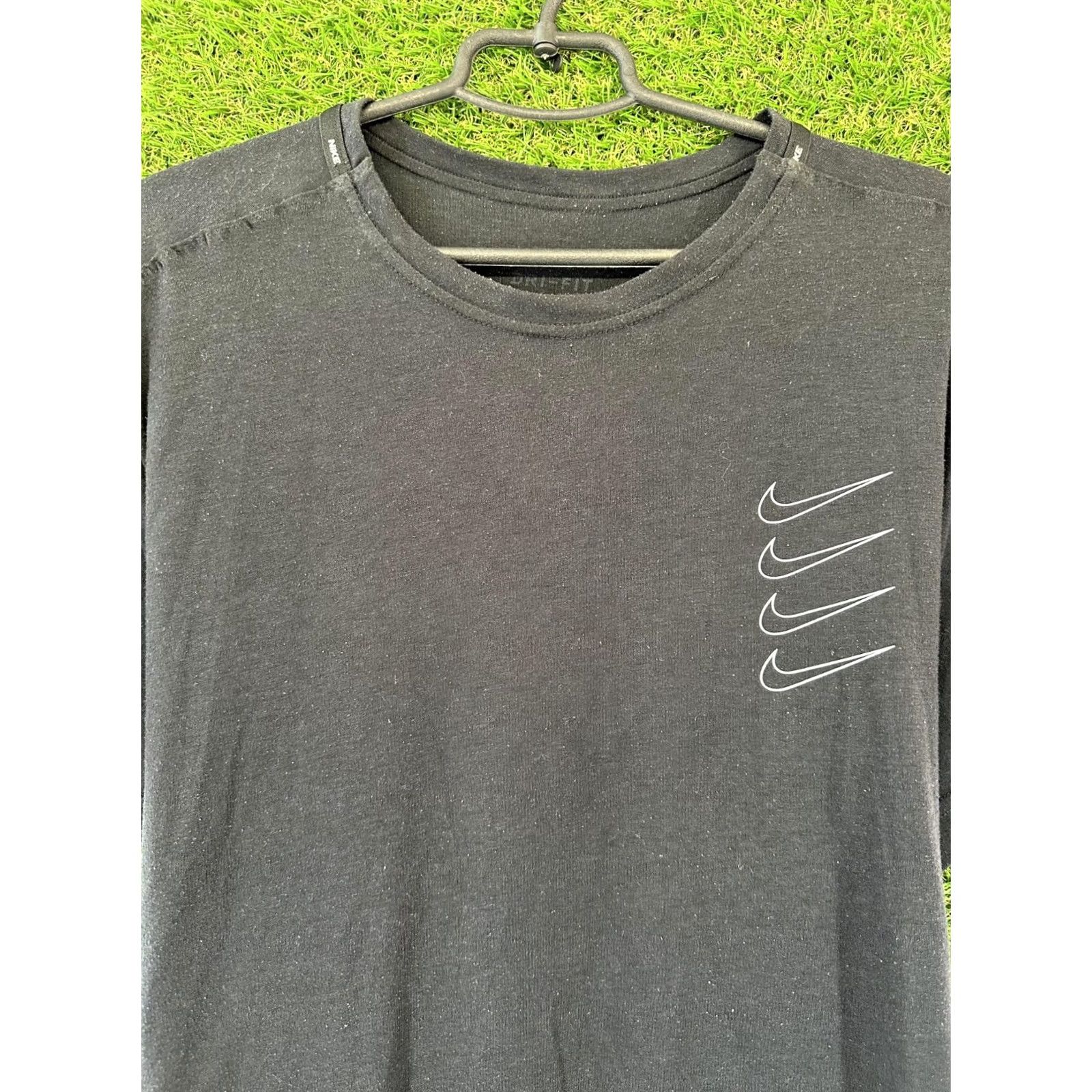 Nike NIKE T-SHIRT Casual Short Sleeve Mens XL Black Original Swoosh Jersey 2020 Size US XL / EU 56 / 4 - 6 Thumbnail