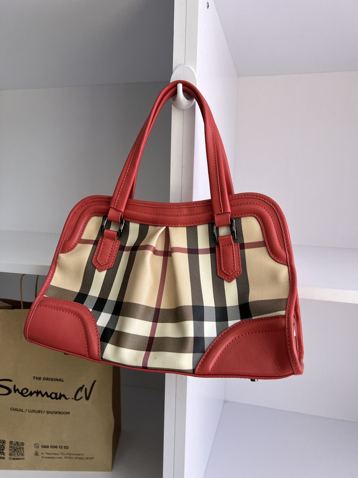 Burberry × Vintage Vintage Burberry Red Patent Leather Nova Check Tote Bag Size ONE SIZE - 6 Thumbnail