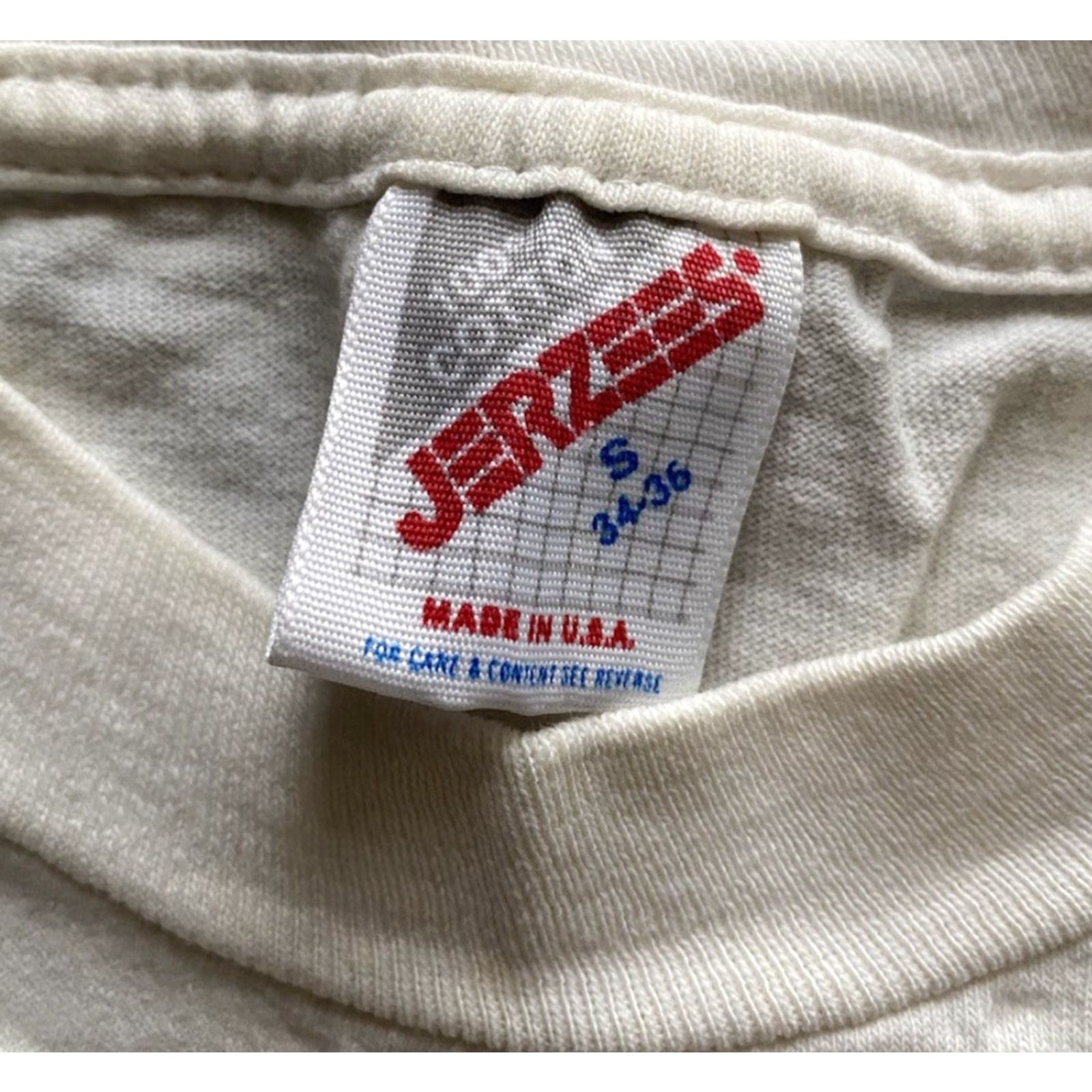 Jerzees VINTAGE Jerzees Shirt S 34-36 Single Stitch Made In USA Kansas Bear Hug KU 80s USA College University Mens White T-Shirt Short Sleeve Size US S / EU 44-46 / 1 - 7 Thumbnail
