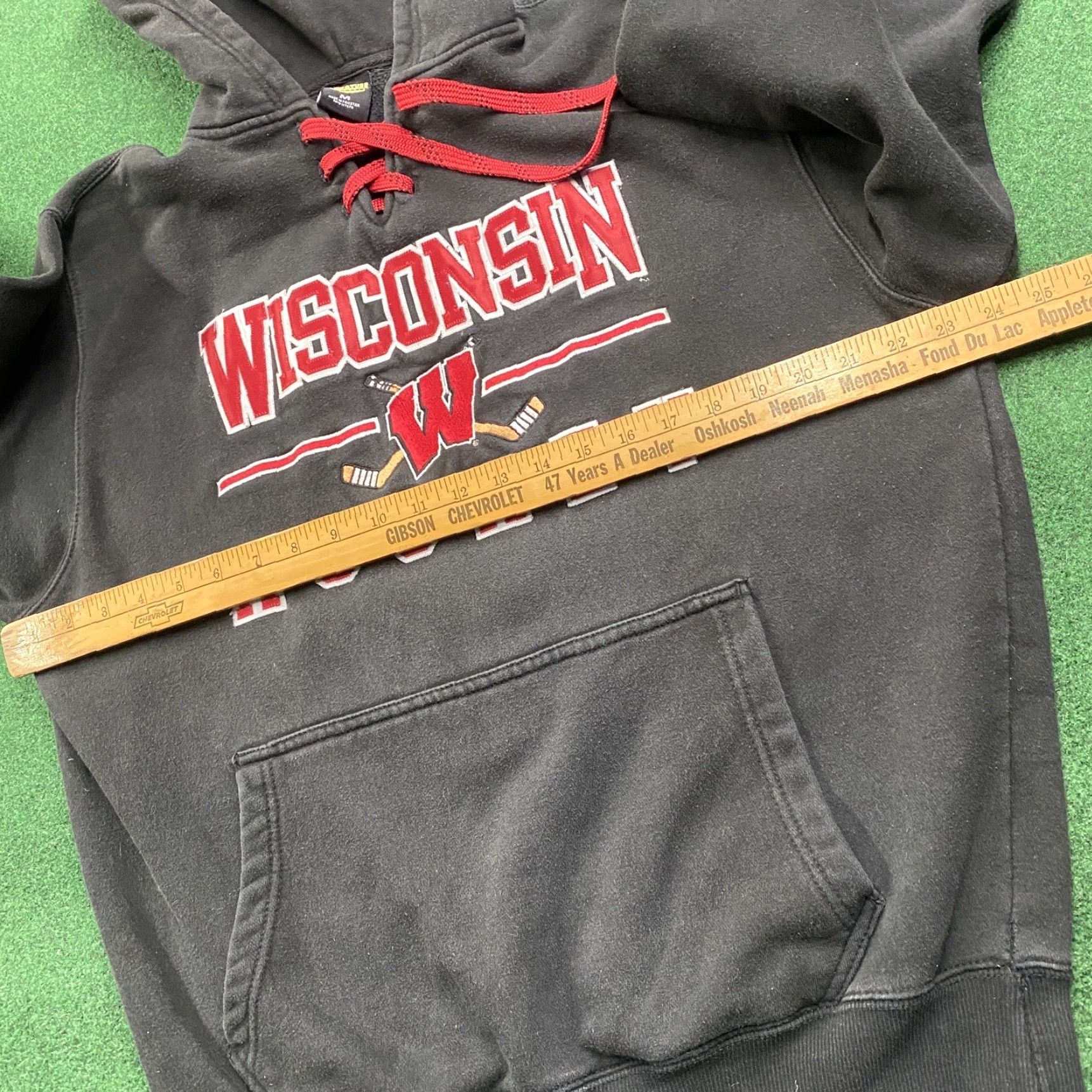 Vintage VINTAGE Wisconsin Badgers Hoodie Mens M Black Y2K College Sports Logo Shirt Size US M / EU 48-50 / 2 - 6 Thumbnail