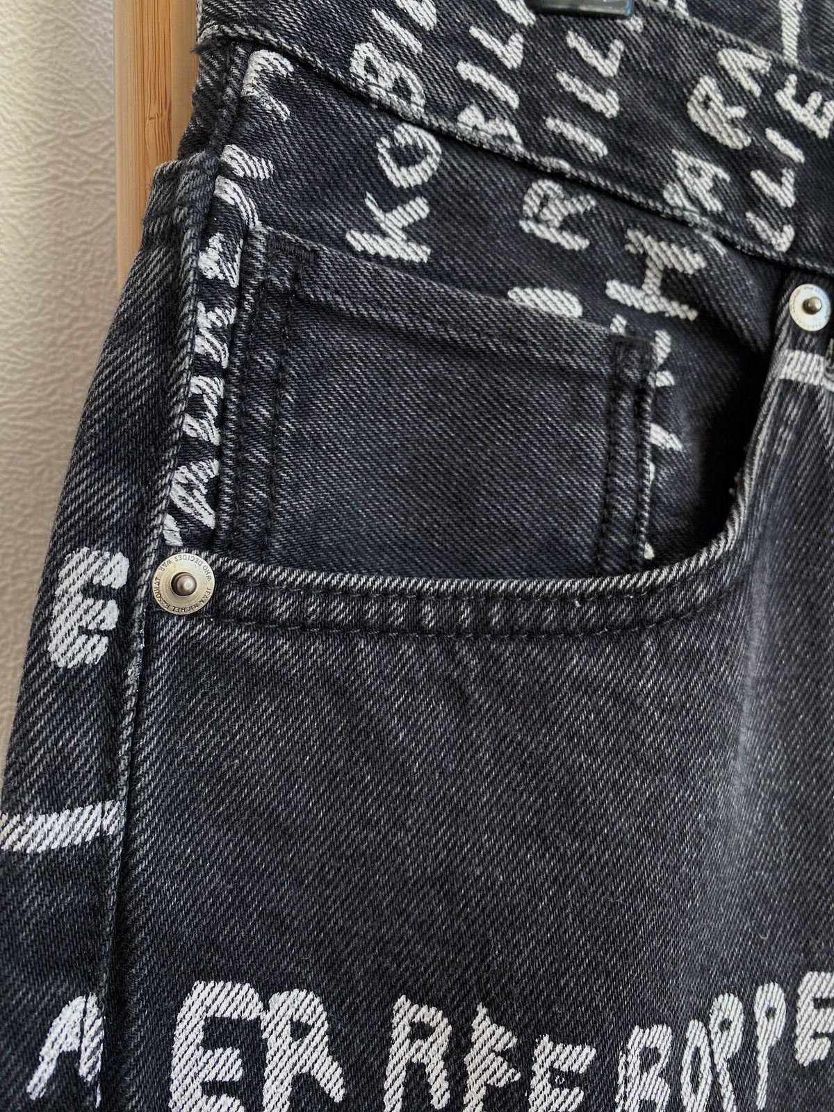 H&M × Jean-Michel Basquiat × Who Decides War Who Decides War Baggy denim jeans H&M x Basquiat x Ev&Tela Size US 32 / EU 48 - 13 Thumbnail