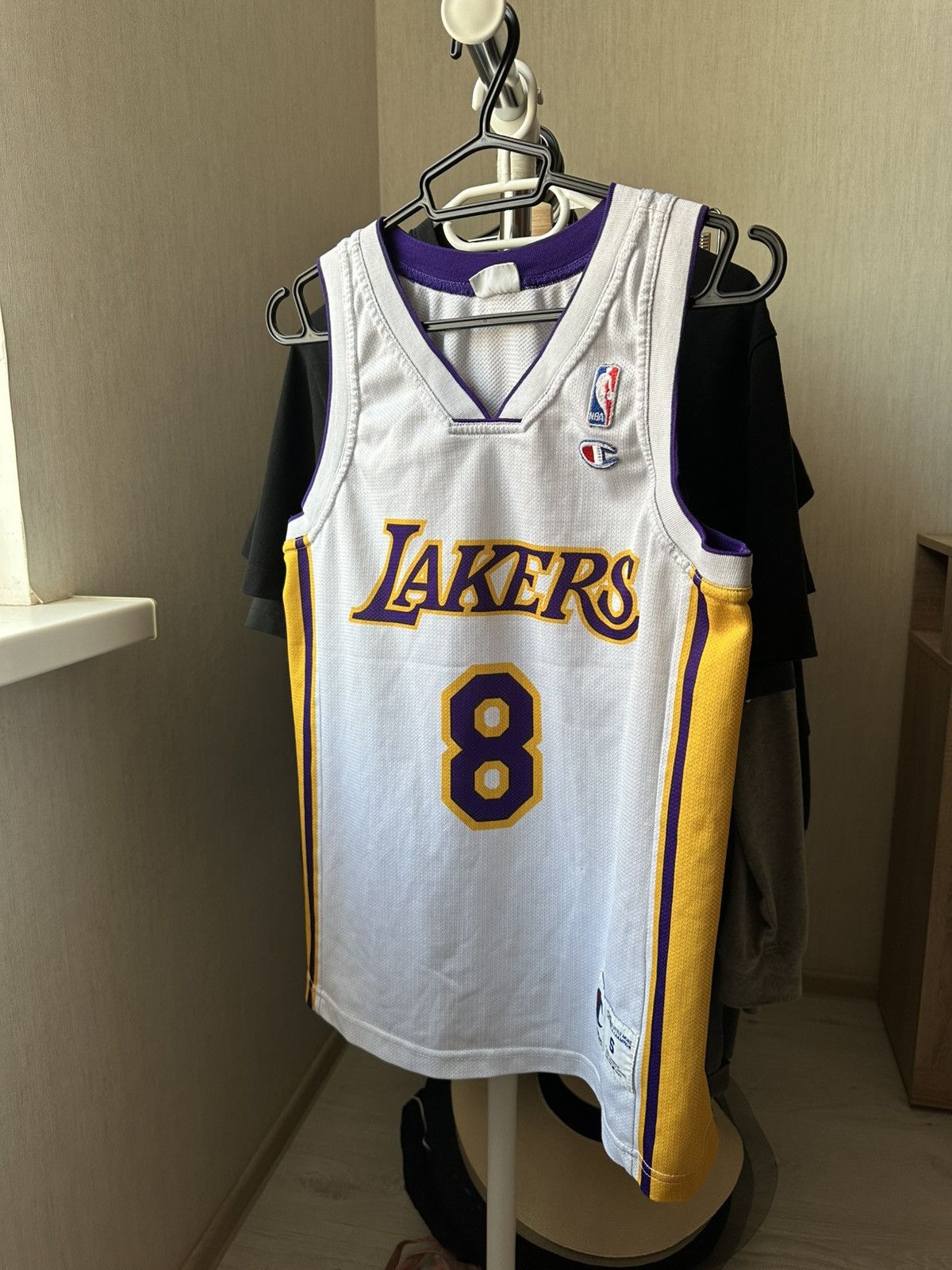 Champion Kobe Bryant 8 Lakers Champion White NBA Basketball Jersey Size US S / EU 44-46 / 1 - 1 Thumbnail