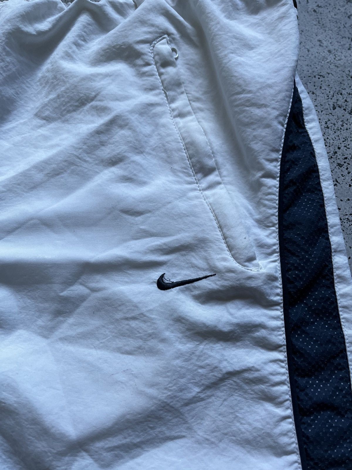 Nike Vintage Nike Drill Shorts White Nylon Mini Swoosh Y2K USA Size US 34 / EU 50 - 2 Thumbnail