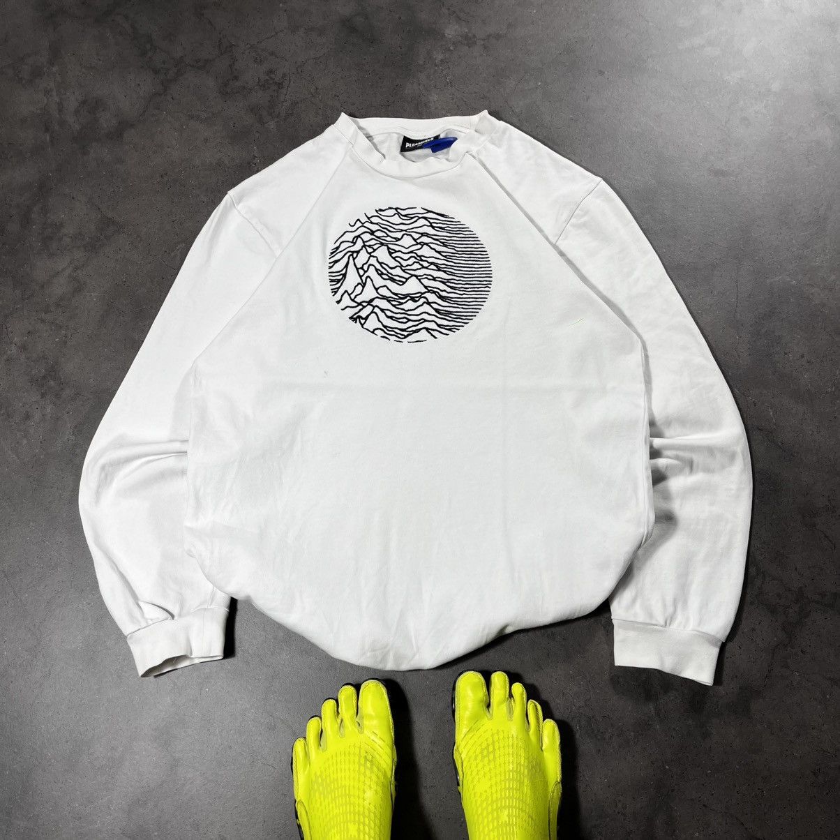 Pleasures Unknown Pleasures Now Vintage Big Logo Longsleeve Tee Tshirt Size US M / EU 48-50 / 2 - 8 Thumbnail