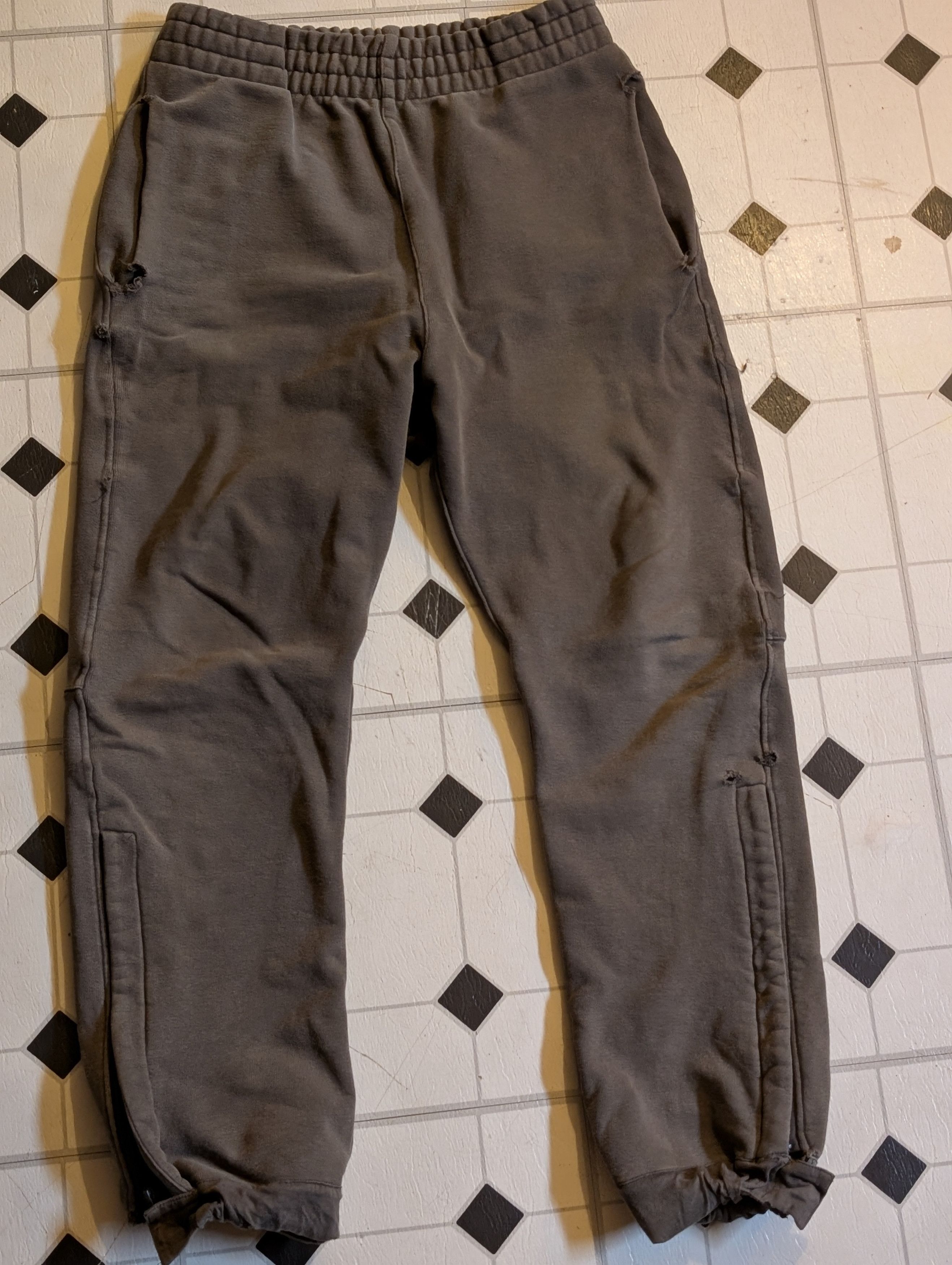Yeezy Tab Sweatpant Size US 32 / EU 48 - 1 Thumbnail