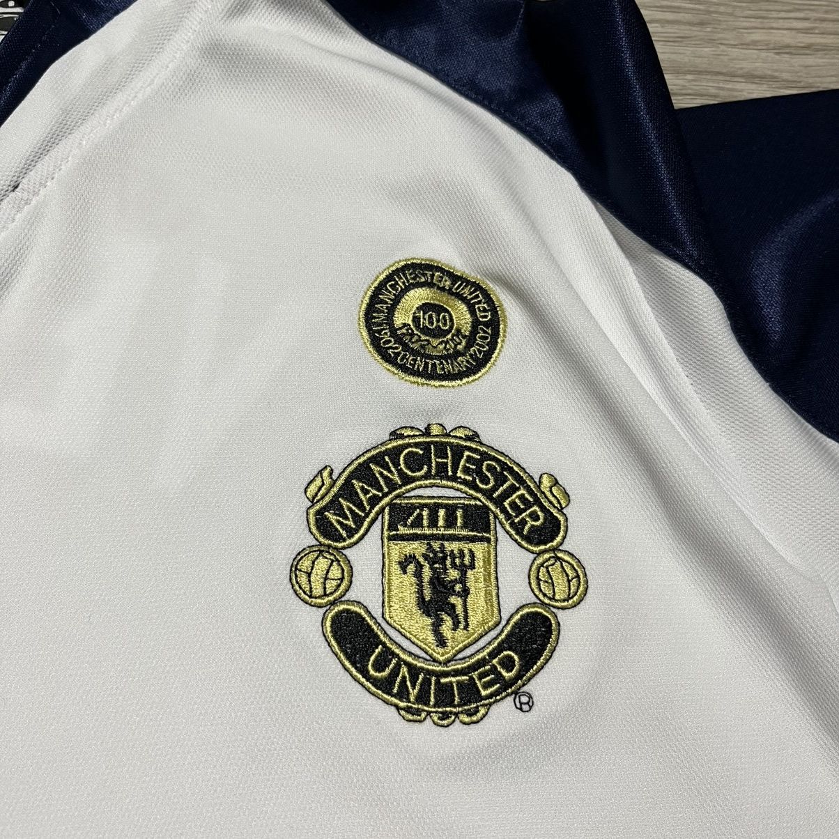 Umbro Manchester United Jersey UMBRO Veron #4 Size US XL / EU 56 / 4 - 7 Thumbnail