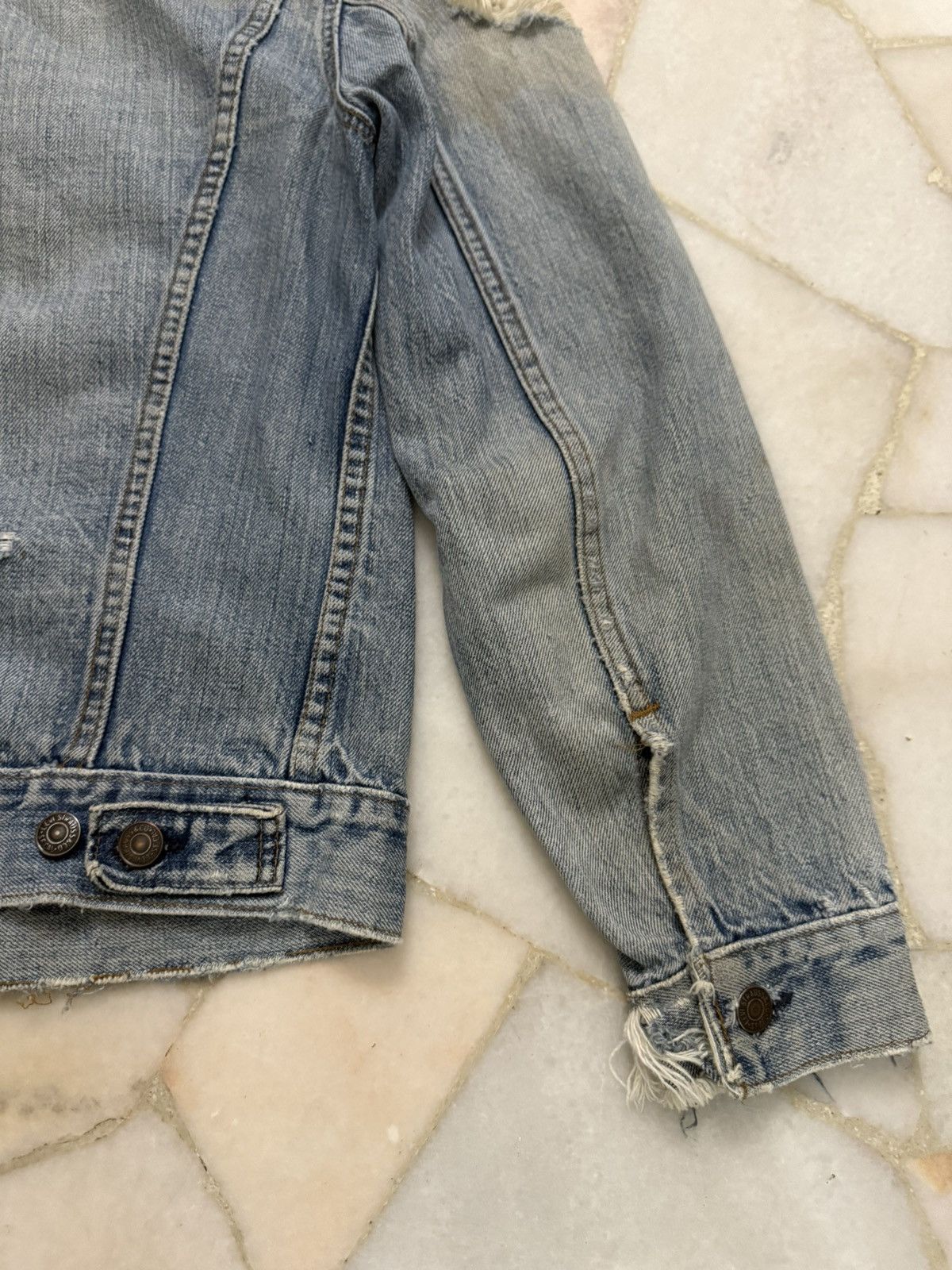 Levi's Vintage Clothing 70s Vtg LEVIS Thrashed Distressed Denim Trucker Jacket Size US S / EU 44-46 / 1 - 8 Thumbnail