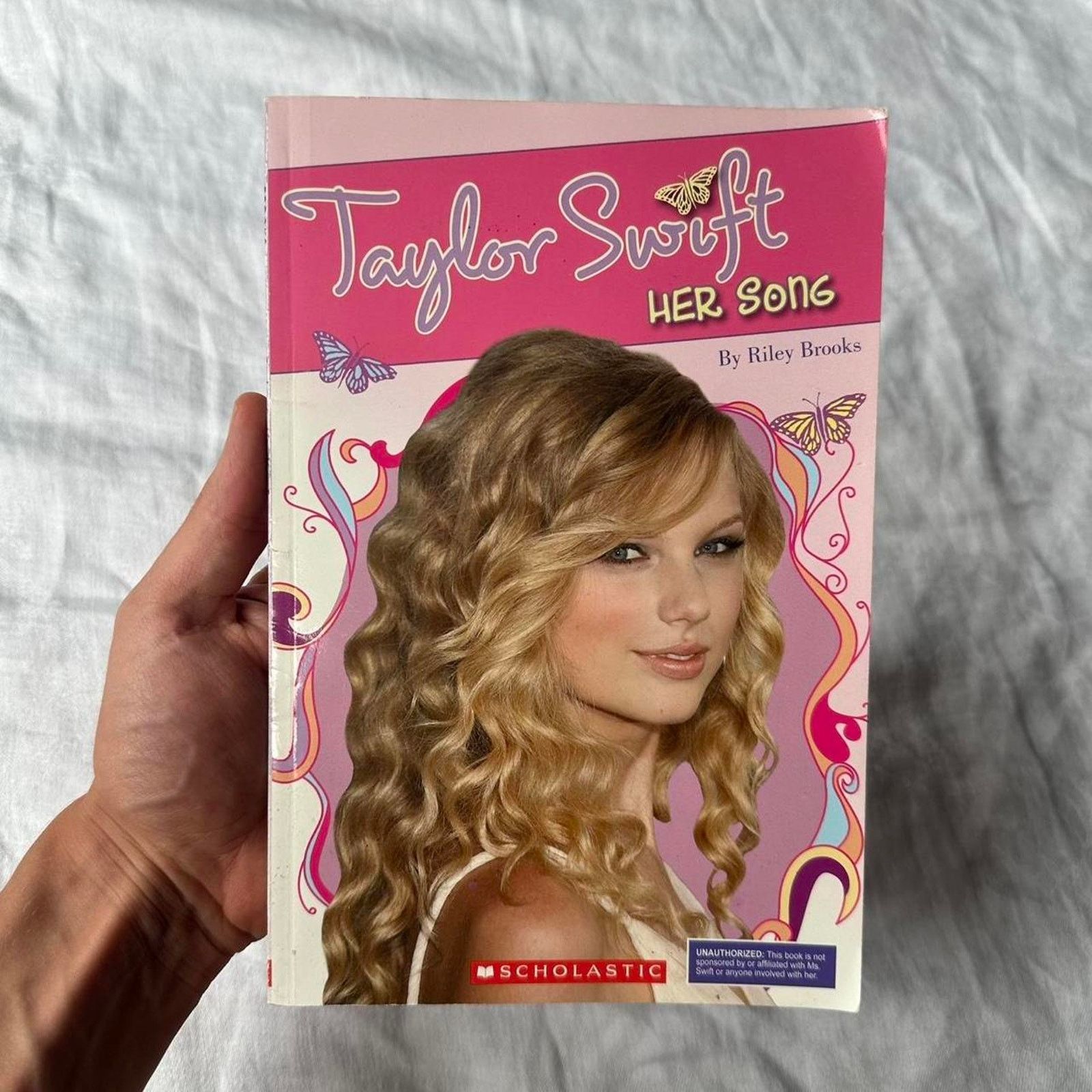 Vintage Rare Collectible Taylor Swift 2000s Her Song Scholastic Book Size ONE SIZE - 1 Thumbnail