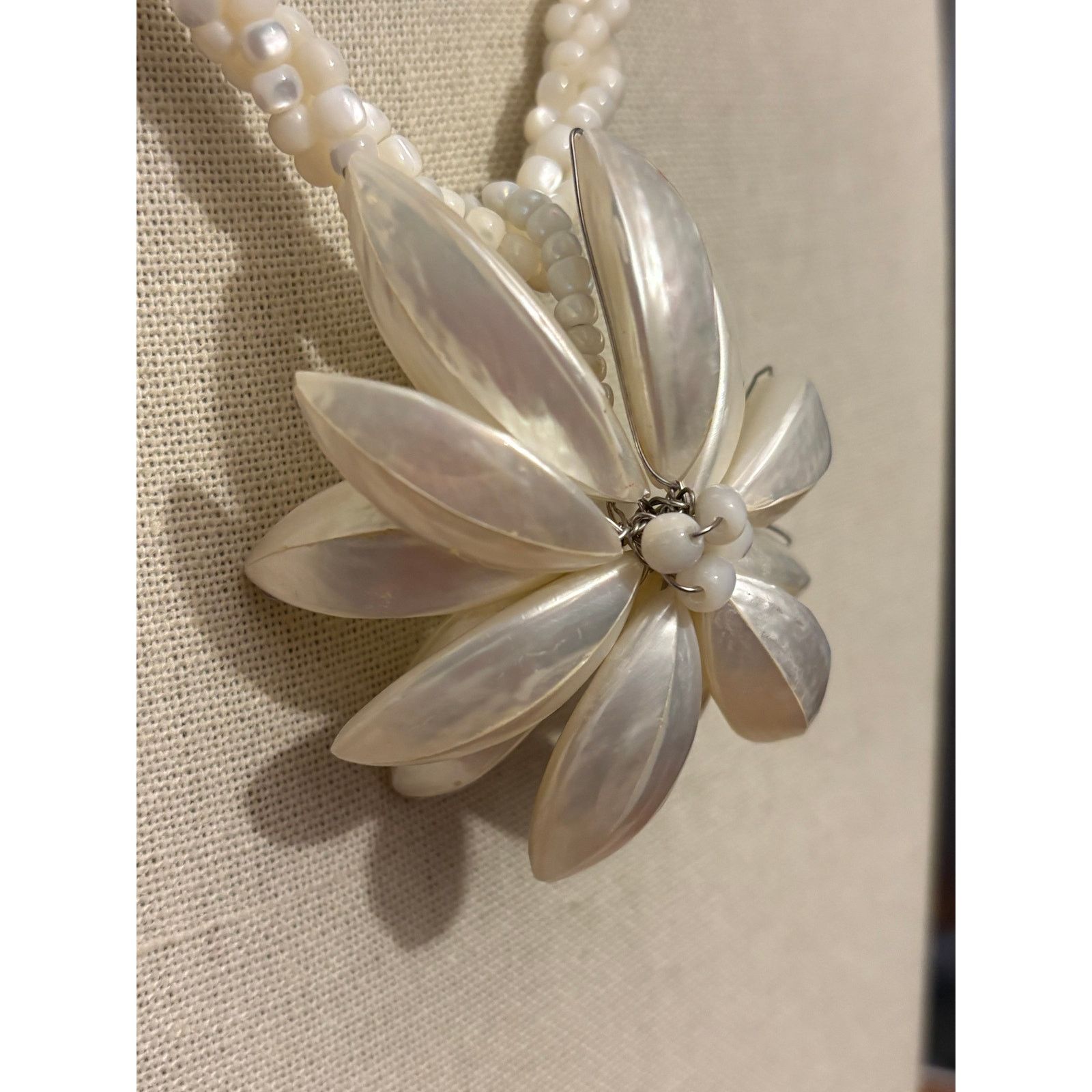 Other Vintage Mother of Pearl Flower Necklace White Beaded 19" Size ONE SIZE - 3 Thumbnail