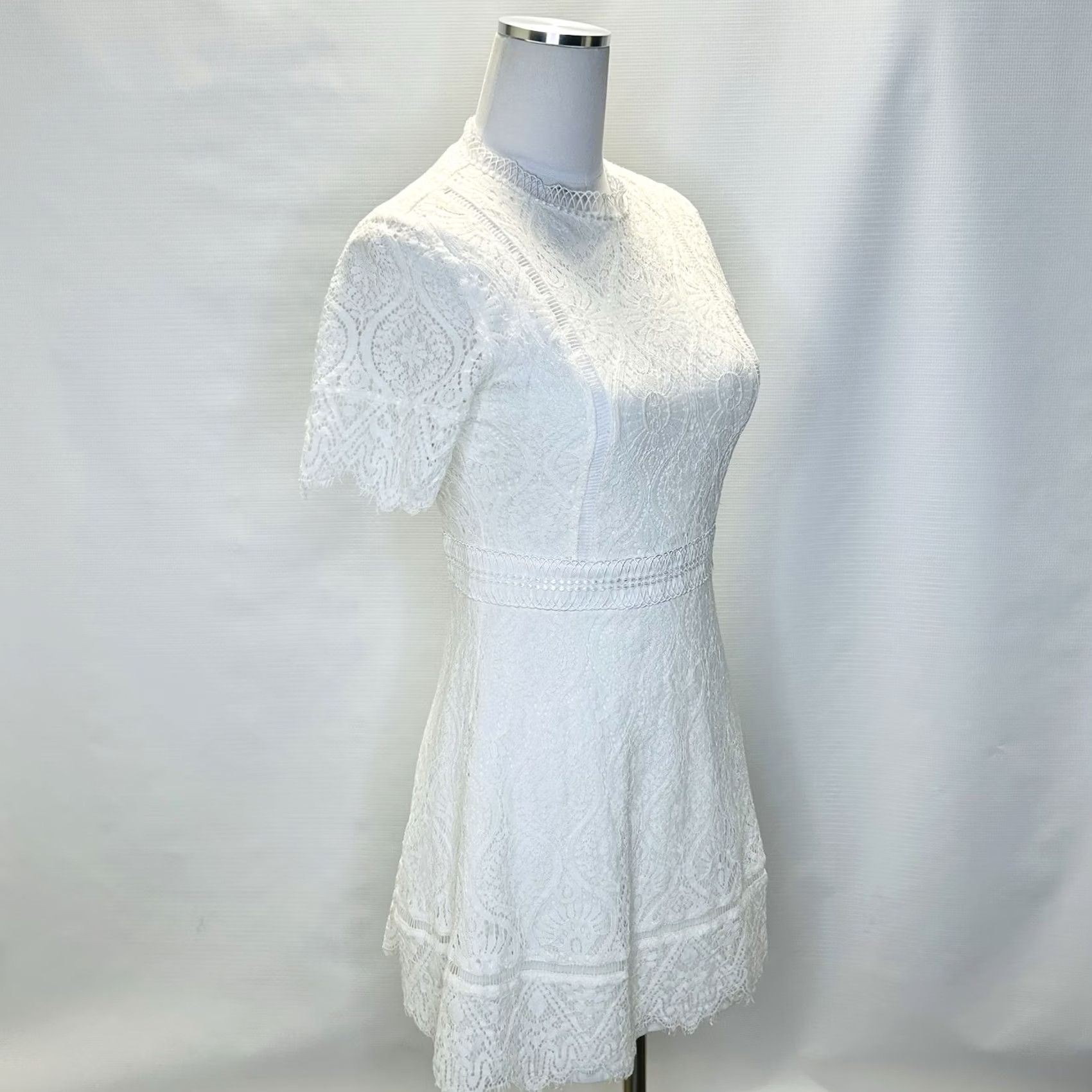 CO Hailey Co Boutique White Lace Event Dress Women Size S Cap Sleeve Crew Neck A-Line Mini Lined Short Sleeve Party Wedding 100% GENUINE Size S / US 4 / IT 40 - 3 Thumbnail
