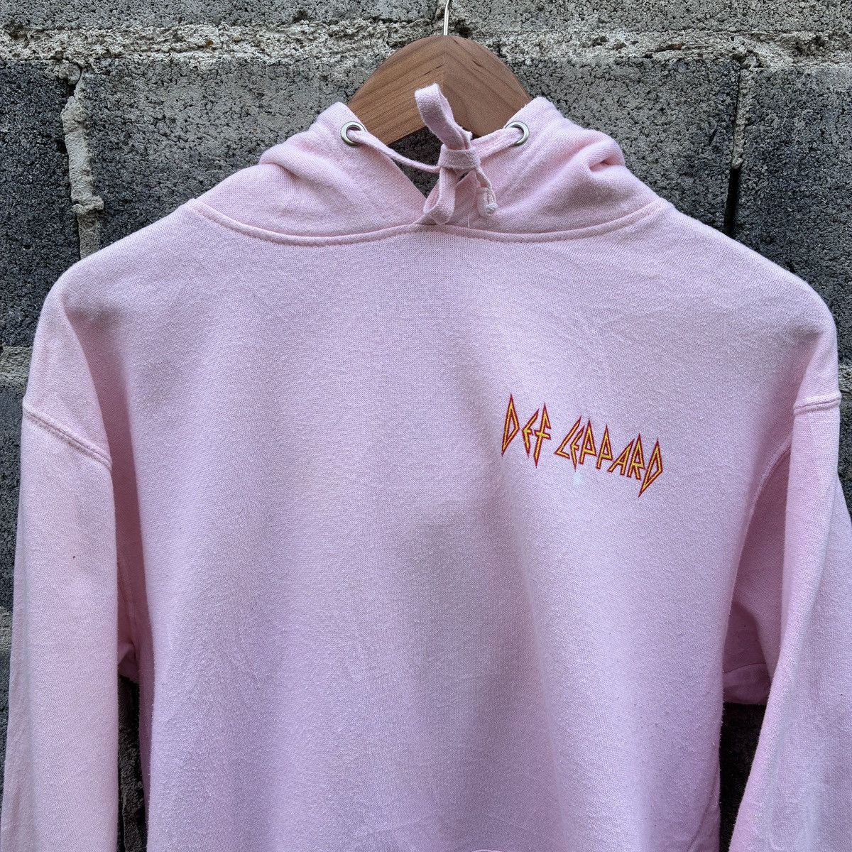 Band Tees × Def Leppard Def Leppard Animal Pink Hoodies Size US M / EU 48-50 / 2 - 7 Thumbnail