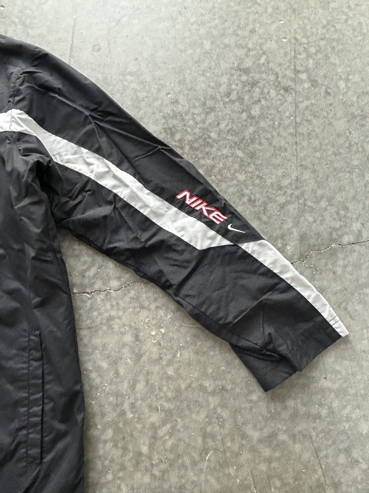 Nike Vintage Y2K Nike Windbreaker Jacket Size US L / EU 52-54 / 3 - 3 Thumbnail