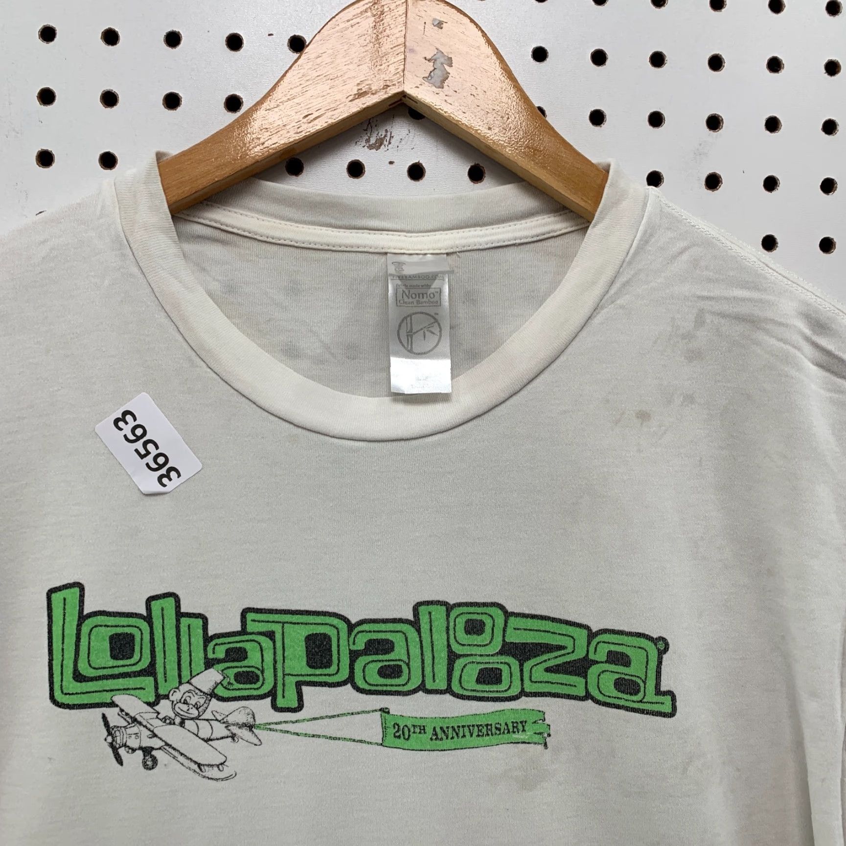 Vintage Lollapalooza 2011 Shirt Mens L White Distressed Music Chicago Festival 20.5x28 Size US L / EU 52-54 / 3 - 7 Thumbnail
