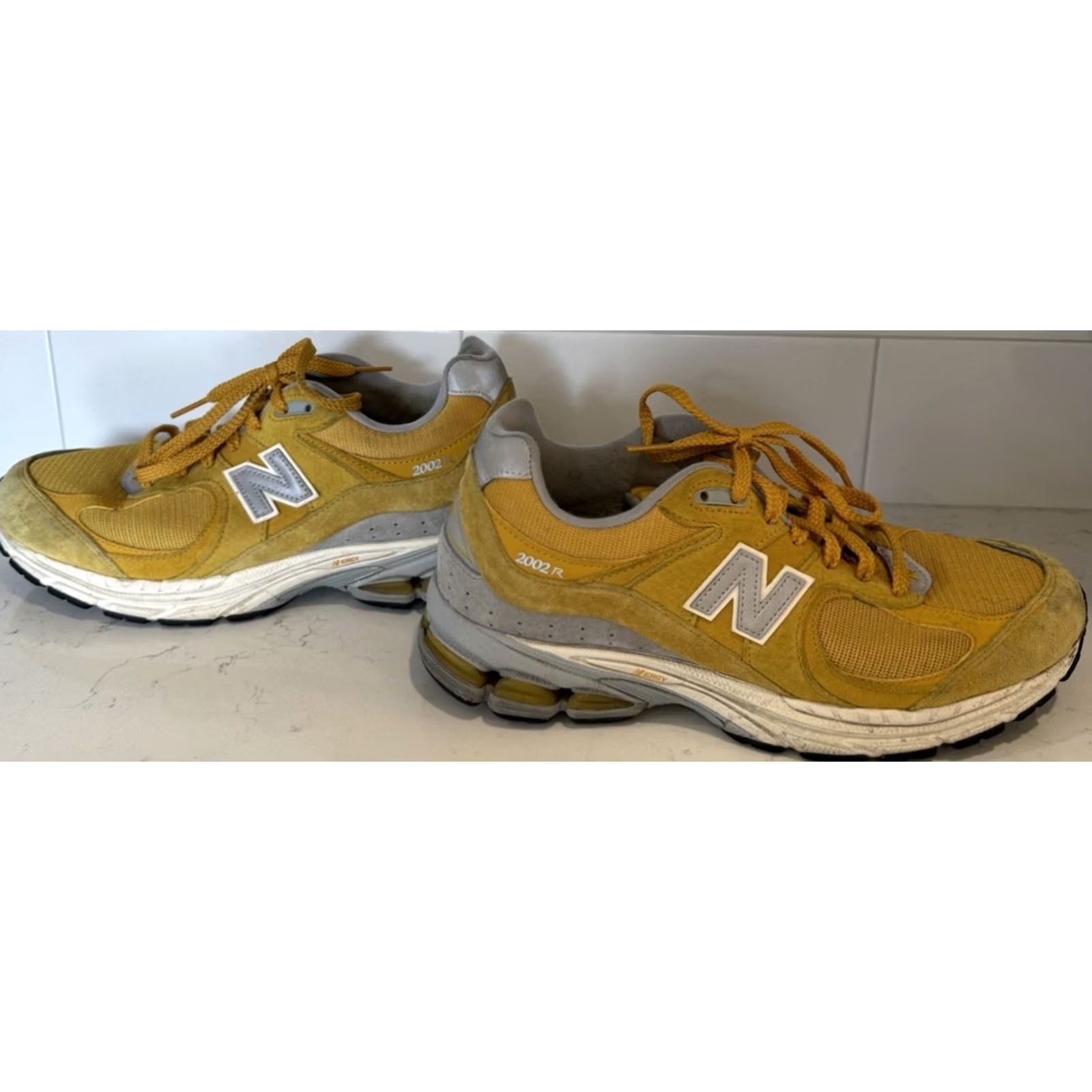 New Balance New Balance 10 Sneaker Egg yolk Yellow Preowned Mens 2002R 2002 Size US 10 / EU 43 - 2 Thumbnail