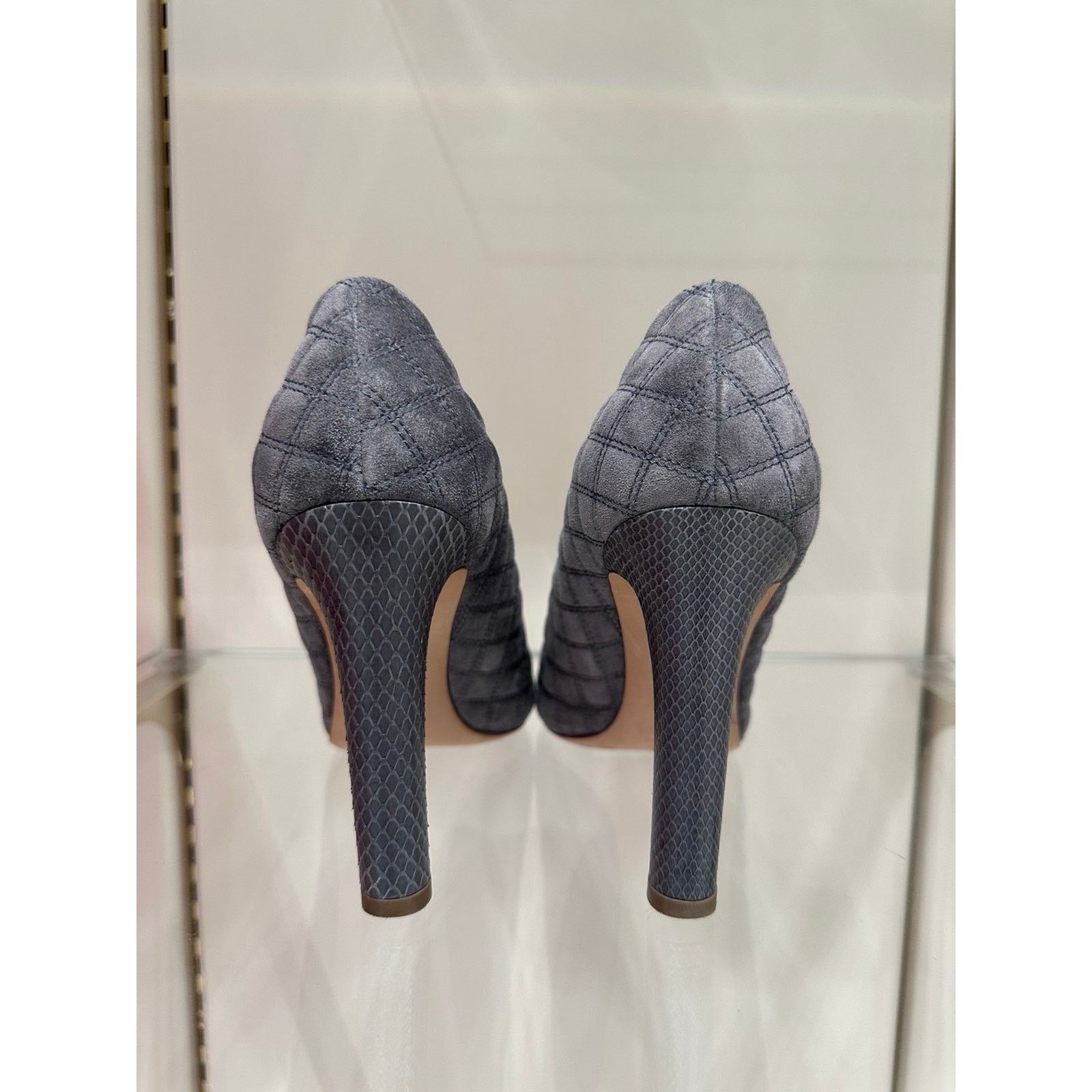 Chanel Chic Chanel Grey Quilted Suede Python Cap Toe CC Pumps 38 Size US 7 / IT 37 - 5 Thumbnail