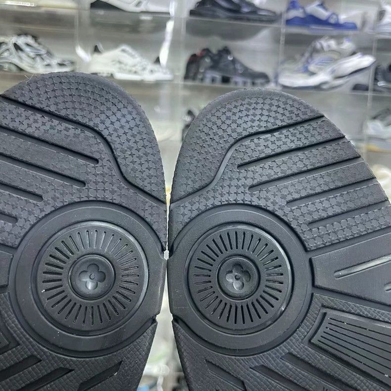 Louis Vuitton Louis Vuitton LOUIS VUITTON Lv Trainer Sneakers in Black-2 Size US 9 / EU 42 - 7 Thumbnail