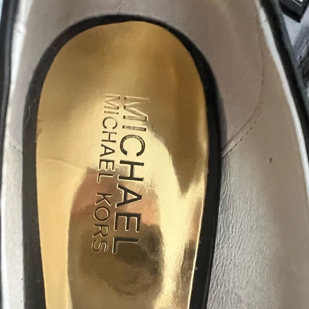 Michael Kors Michale Kors MK Patent leather flex pump heels 9N Narrow Size US 9 / IT 39 - 10 Thumbnail