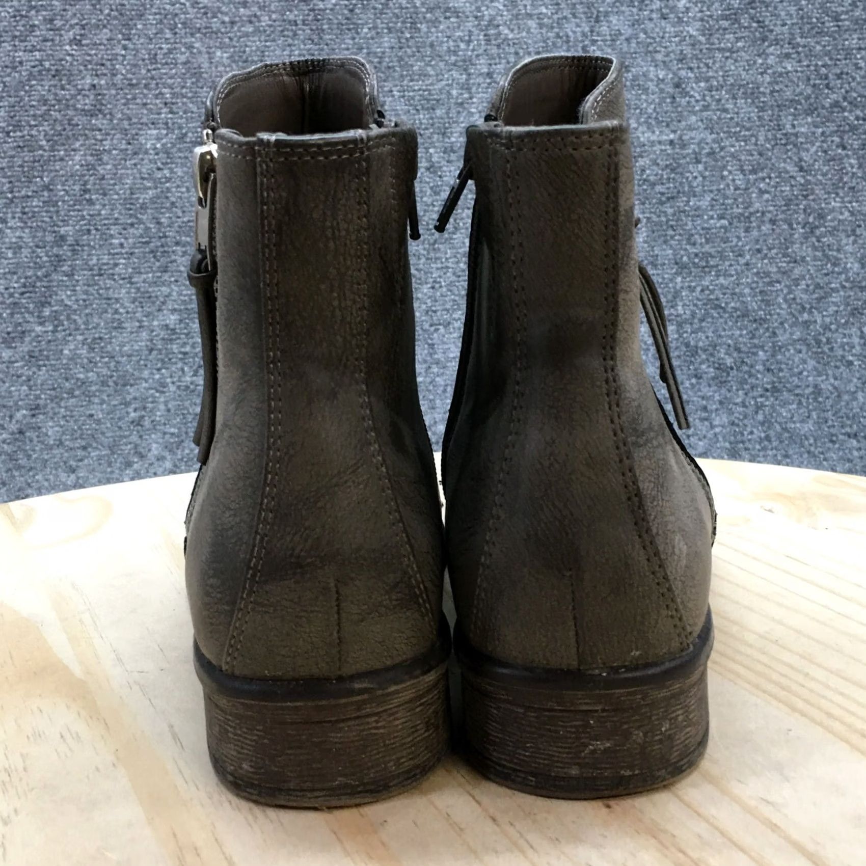 Vintage White Mountain Boots Womens 7.5M Barlow Ankle Booties Gray Faux Leather Side Zip Leather Ankle Bootie Womens Shoes Gray 80s? Size US 8 / IT 38 - 7 Thumbnail
