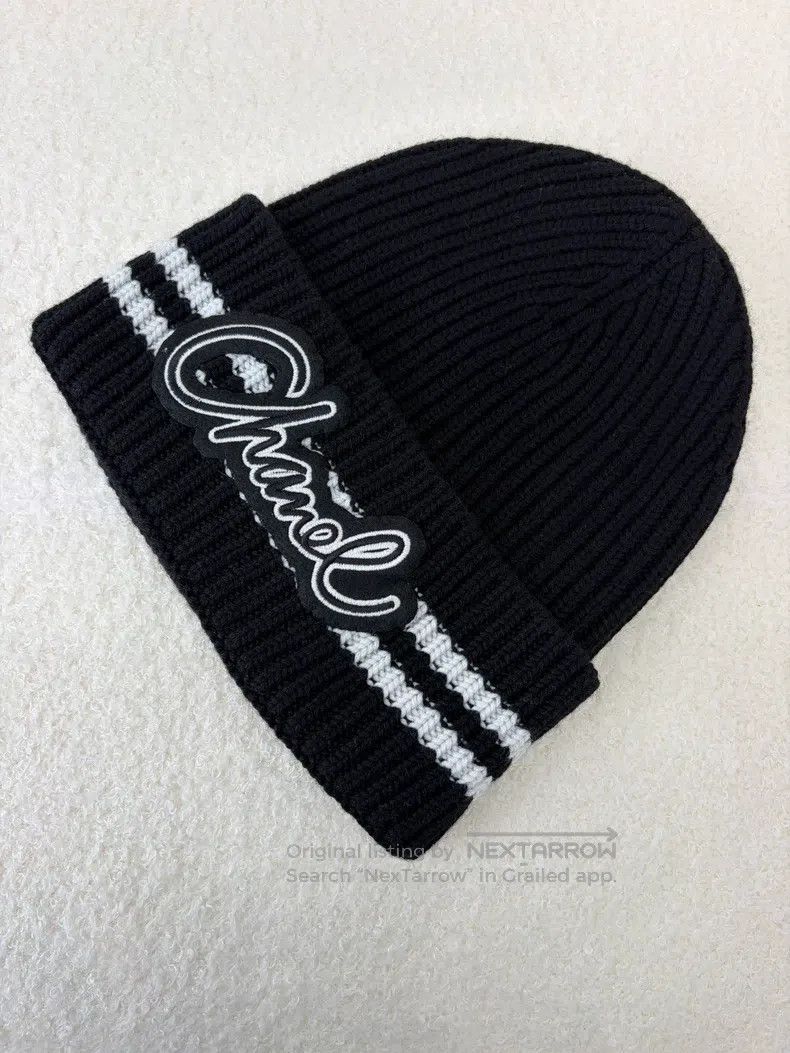 Chanel Chanel Badge Series Black Knitted Cold Hat Size ONE SIZE - 1 Thumbnail